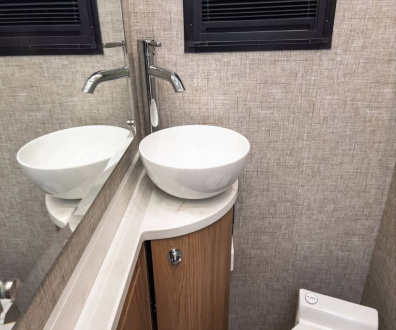 A photo of this 2027 Tiffin WAYFARER 25XLW