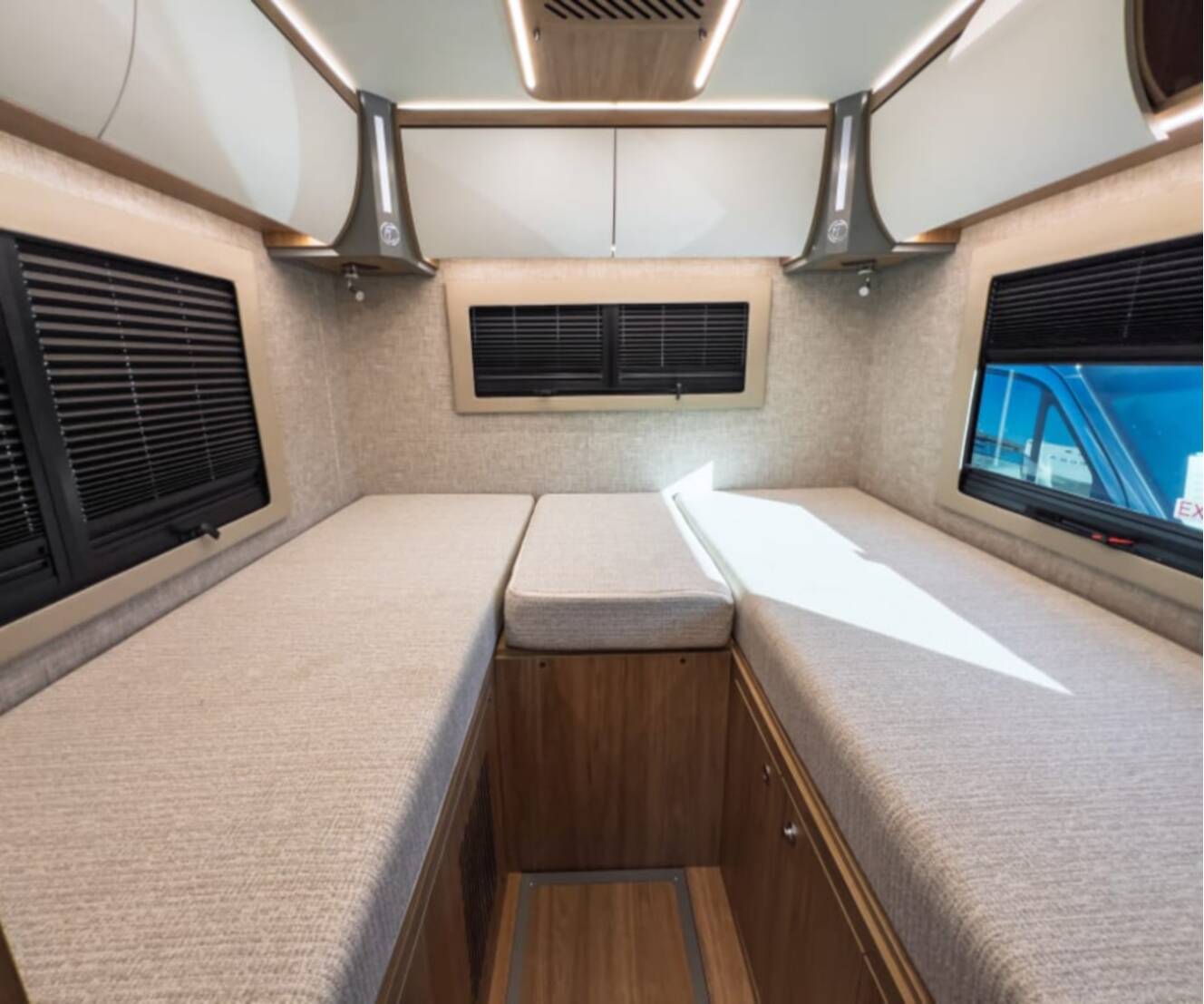 A photo of this 2027 Tiffin WAYFARER 25XLW