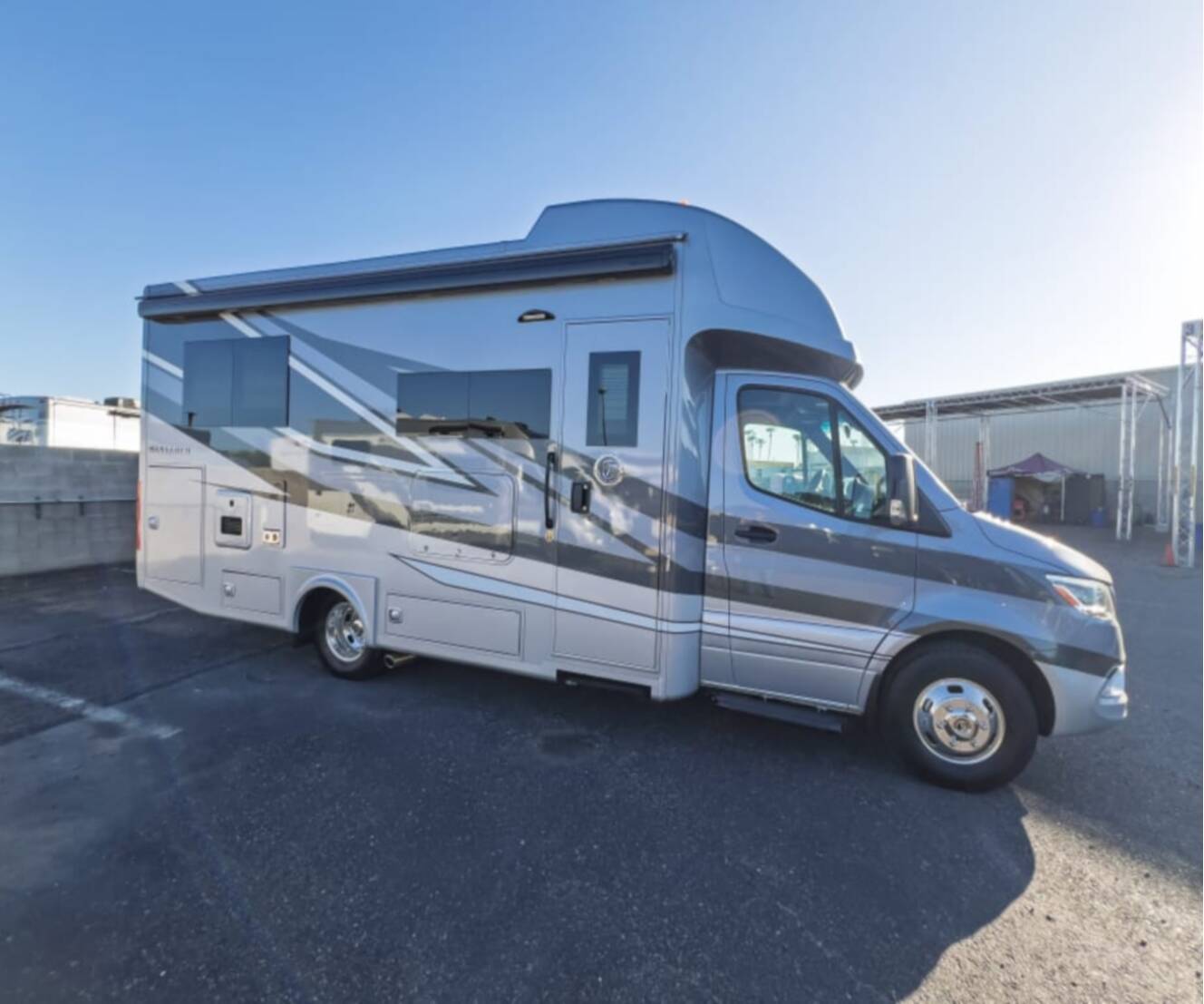 A photo of this 2027 Tiffin WAYFARER 25XLW