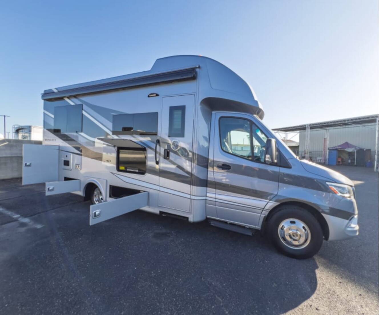 A photo of this 2027 Tiffin WAYFARER 25XLW