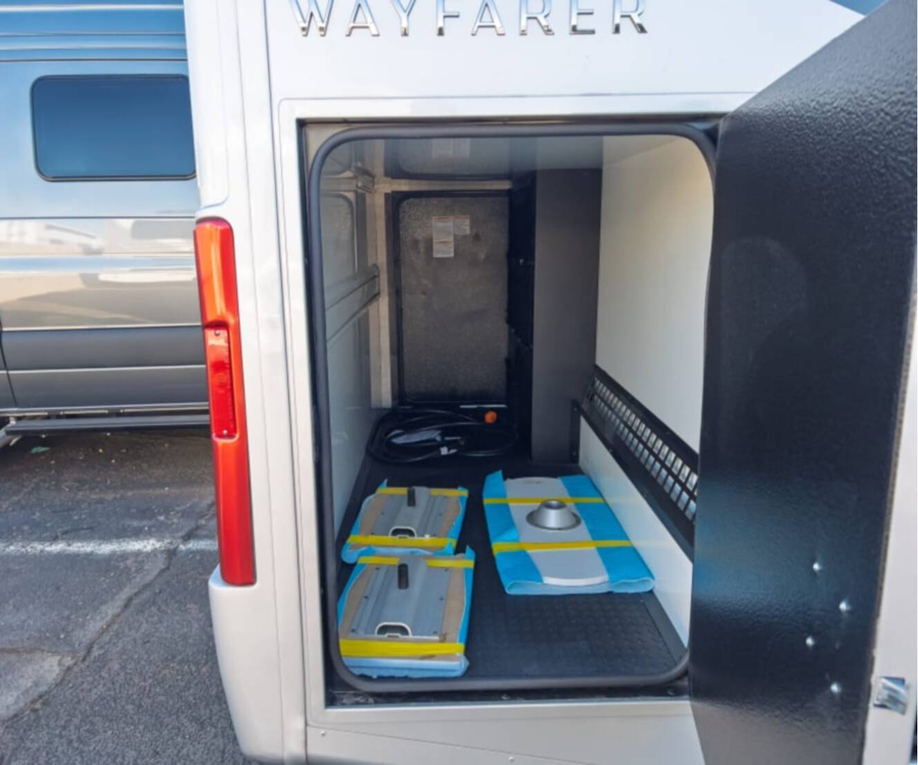 A photo of this 2027 Tiffin WAYFARER 25XLW