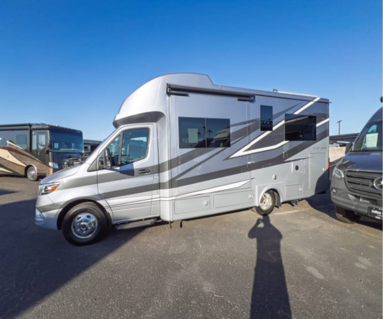 A photo of this 2027 Tiffin WAYFARER 25XLW