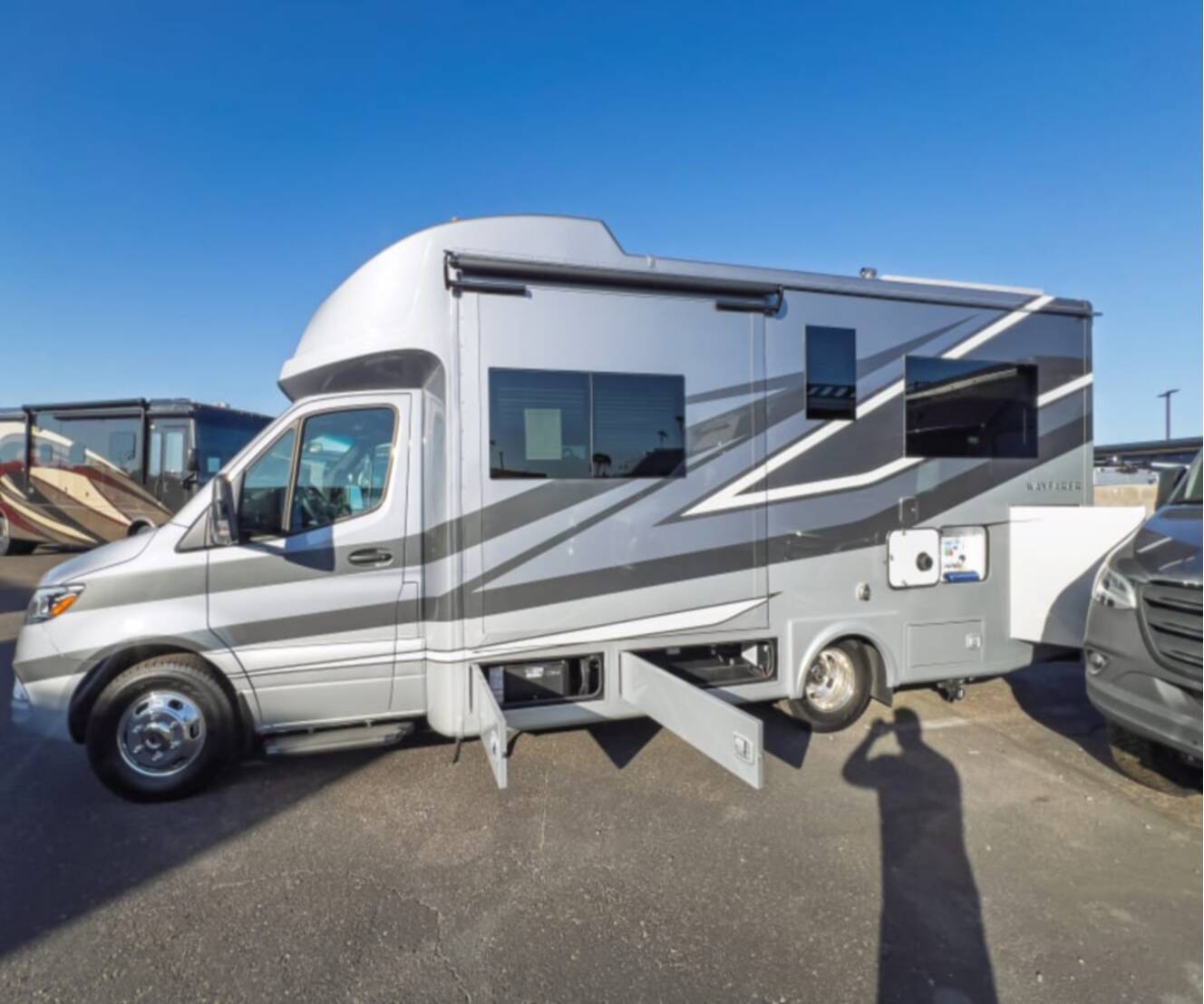 A photo of this 2027 Tiffin WAYFARER 25XLW