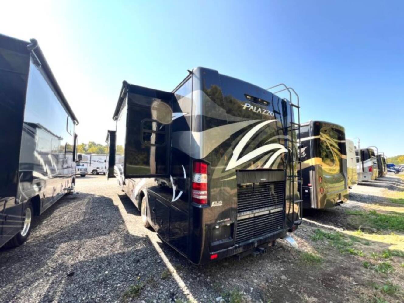 A photo of this 2019 Thor Motor Coach Palazzo 37.4