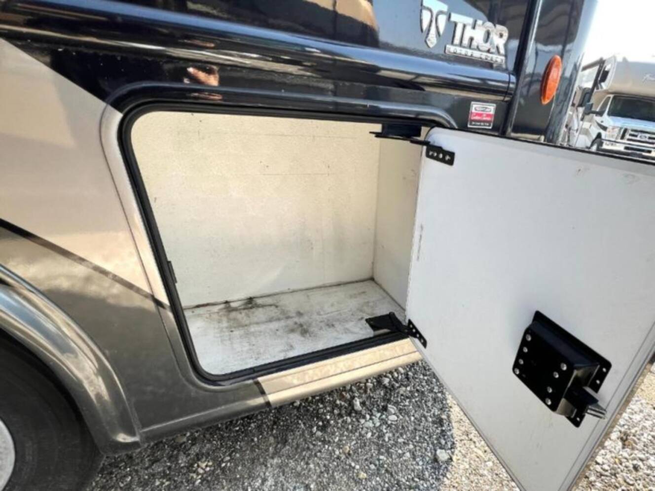 A photo of this 2019 Thor Motor Coach Palazzo 37.4