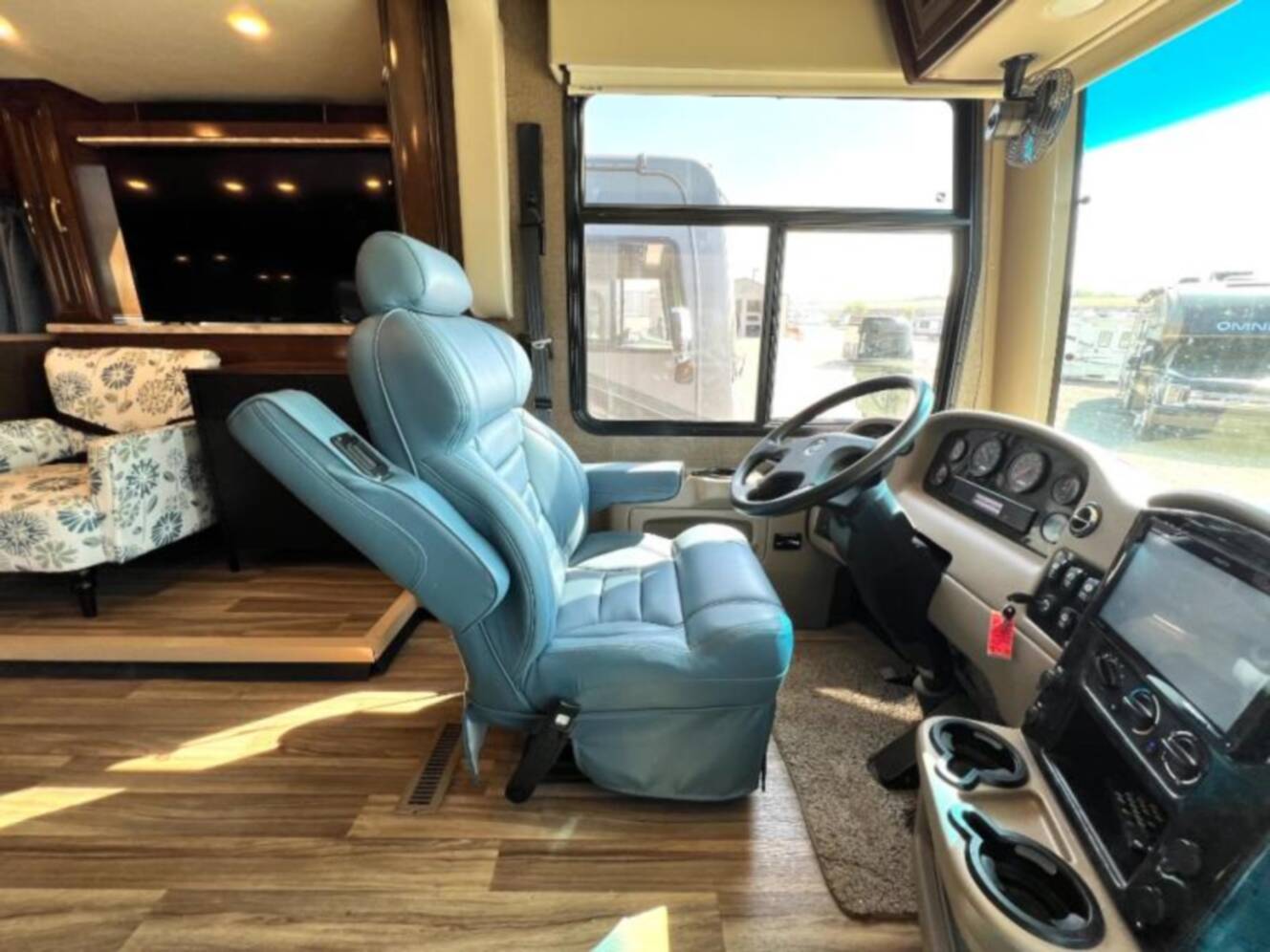 A photo of this 2019 Thor Motor Coach Palazzo 37.4