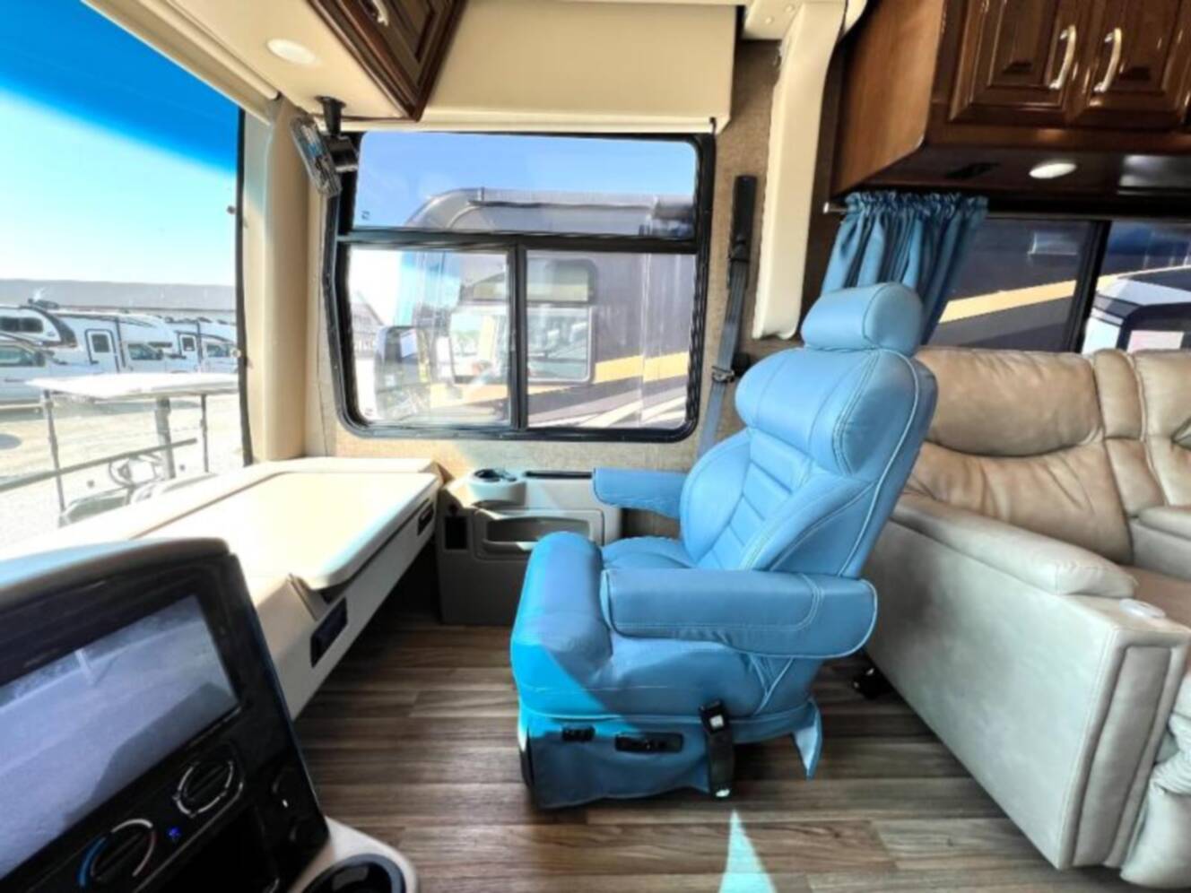 A photo of this 2019 Thor Motor Coach Palazzo 37.4