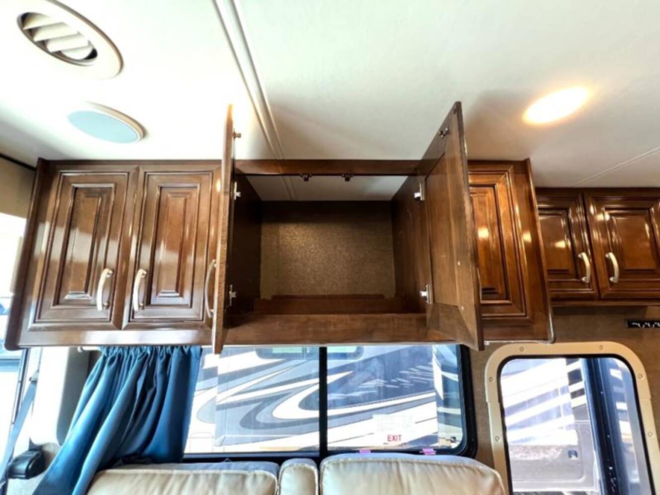 A photo of this 2019 Thor Motor Coach Palazzo 37.4
