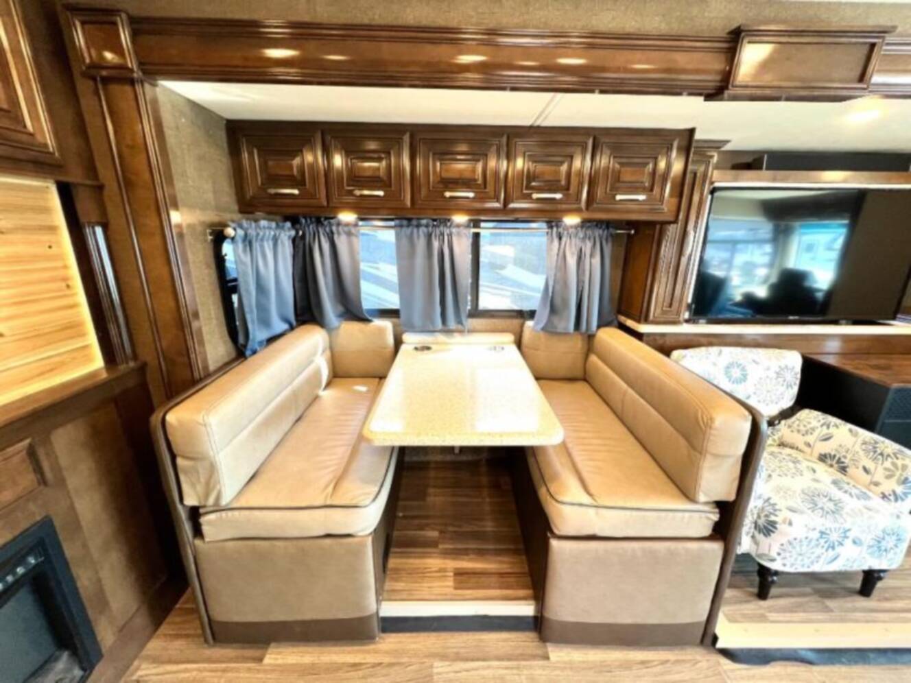 A photo of this 2019 Thor Motor Coach Palazzo 37.4