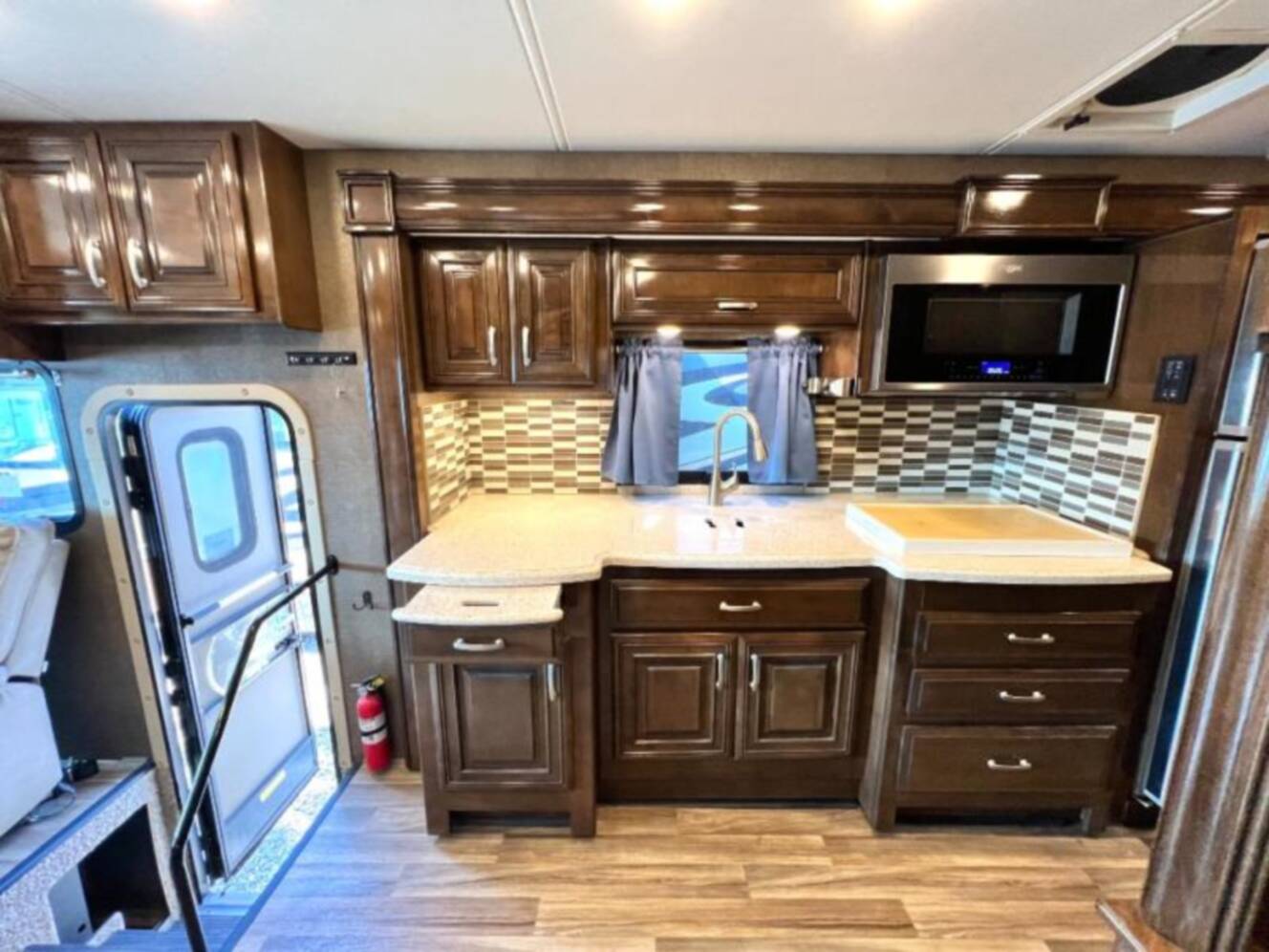 A photo of this 2019 Thor Motor Coach Palazzo 37.4