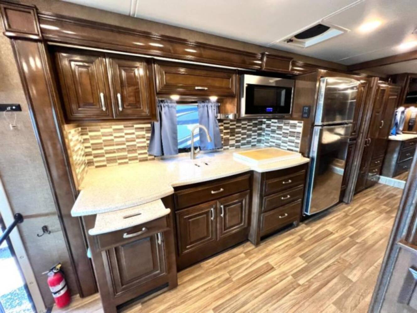 A photo of this 2019 Thor Motor Coach Palazzo 37.4