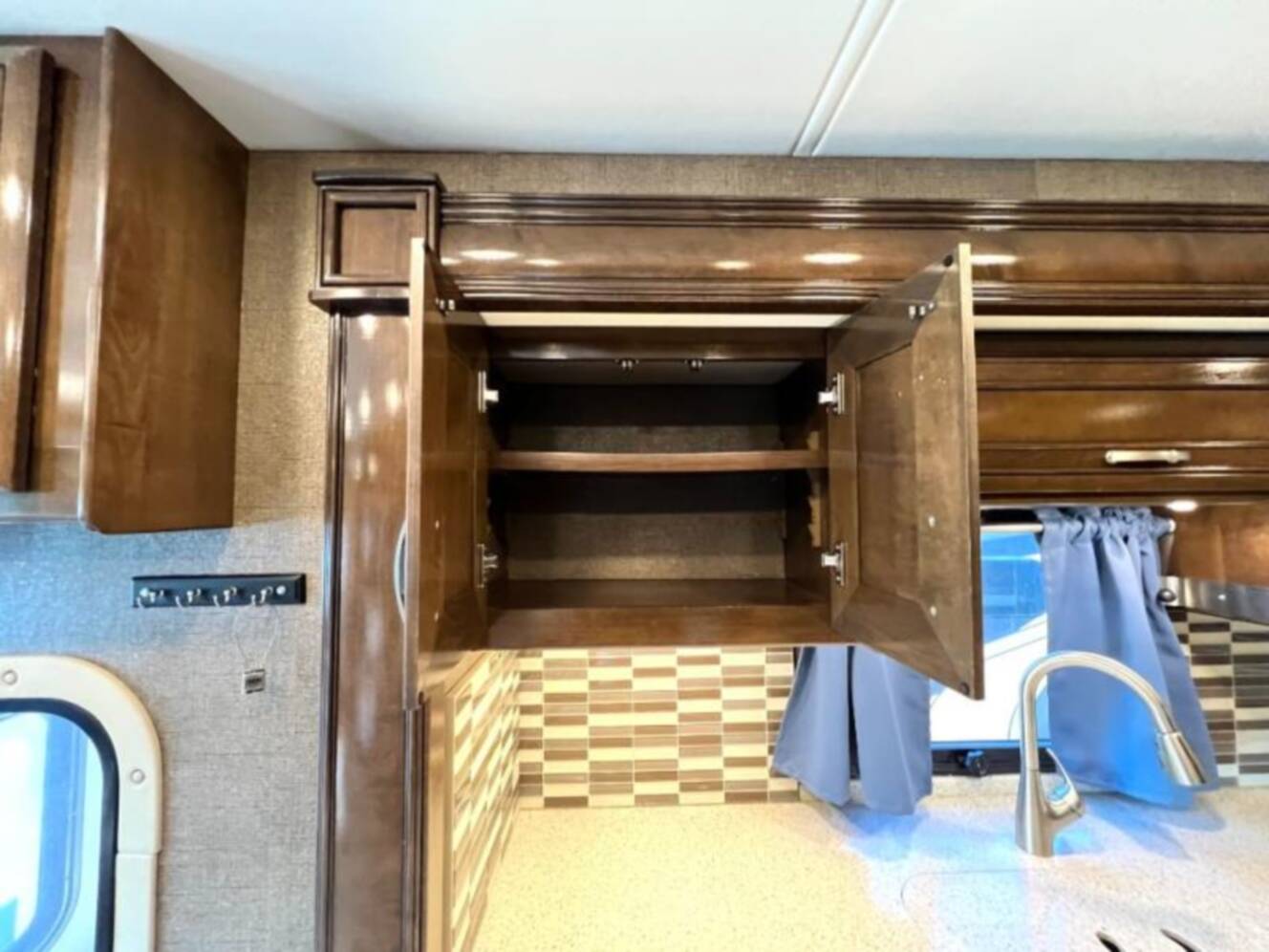 A photo of this 2019 Thor Motor Coach Palazzo 37.4