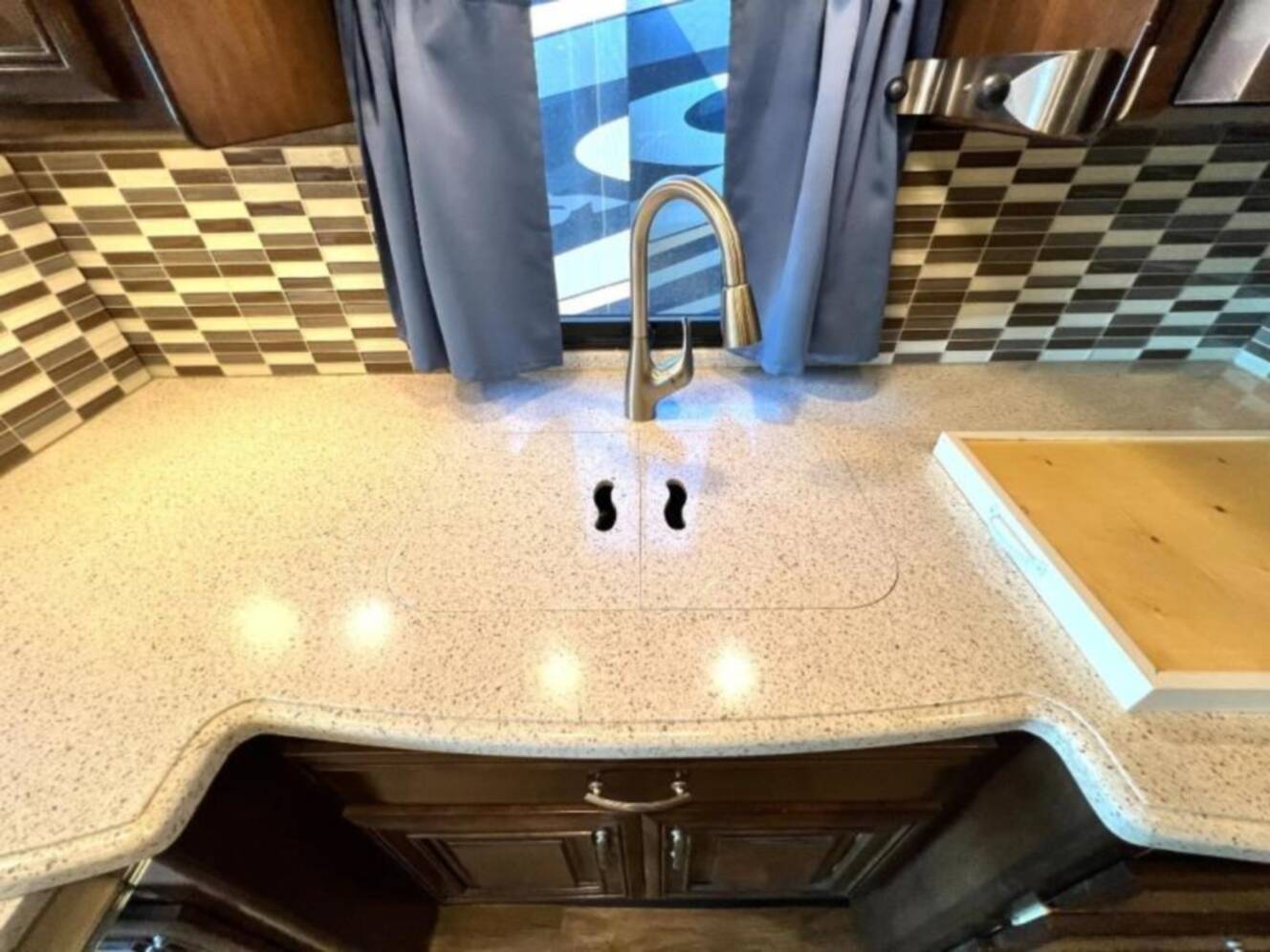 A photo of this 2019 Thor Motor Coach Palazzo 37.4