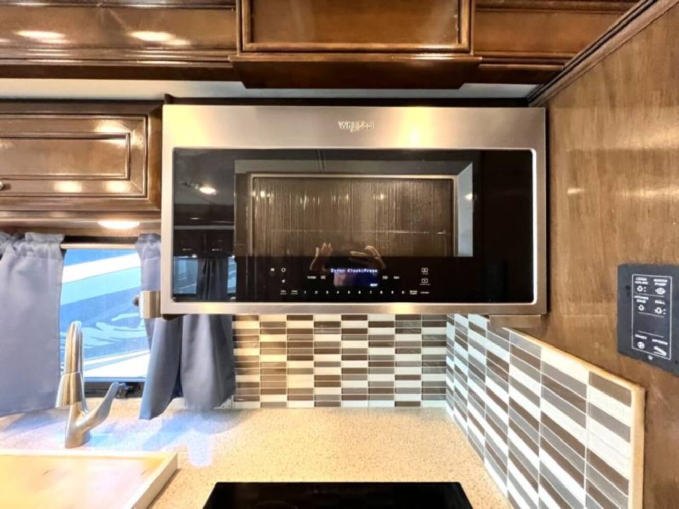 A photo of this 2019 Thor Motor Coach Palazzo 37.4