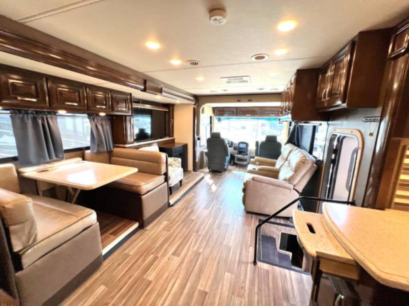 A photo of this 2019 Thor Motor Coach Palazzo 37.4