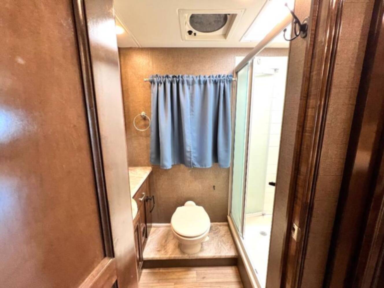 A photo of this 2019 Thor Motor Coach Palazzo 37.4