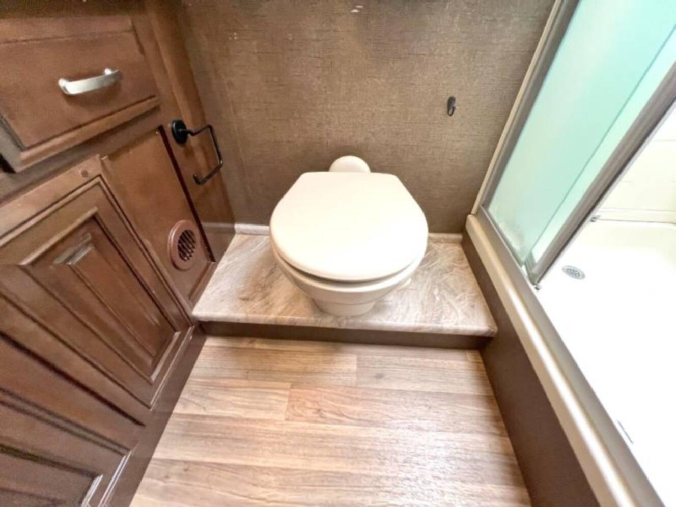 A photo of this 2019 Thor Motor Coach Palazzo 37.4