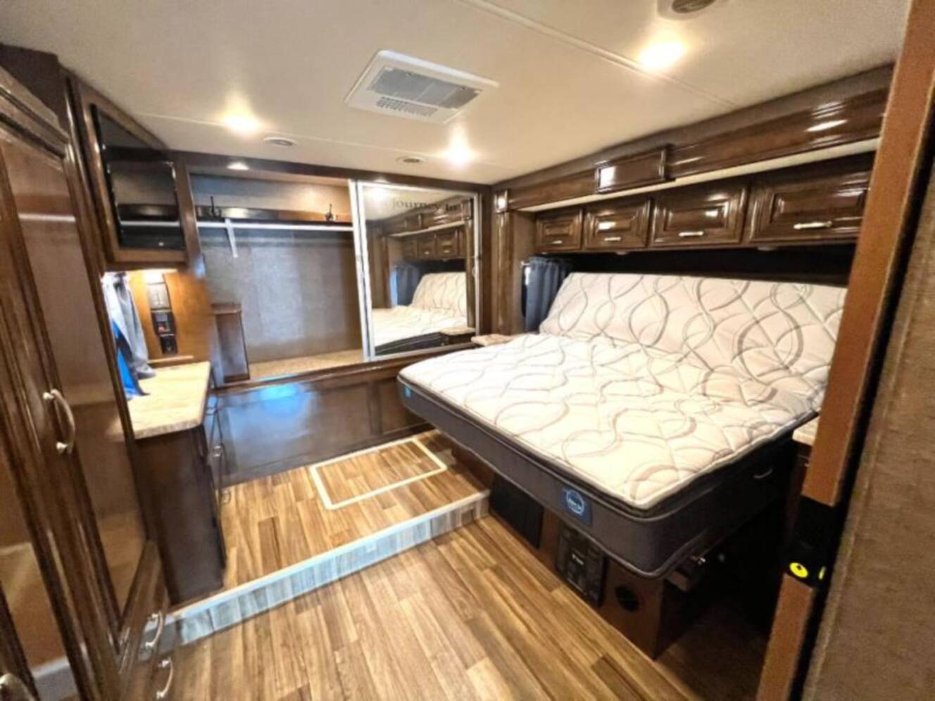 A photo of this 2019 Thor Motor Coach Palazzo 37.4