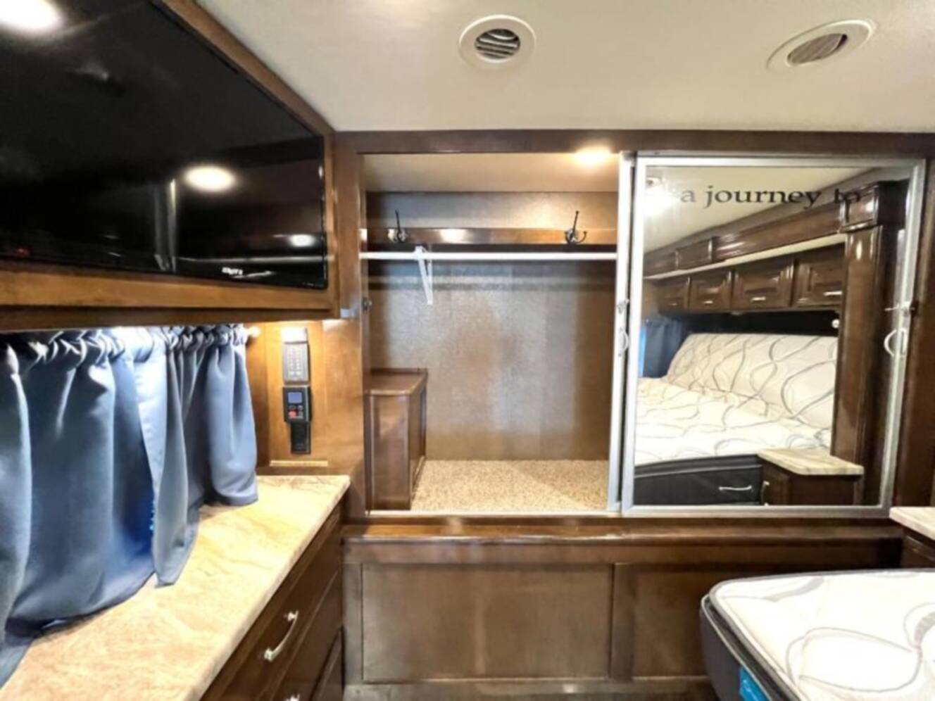 A photo of this 2019 Thor Motor Coach Palazzo 37.4