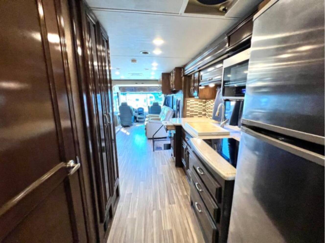 A photo of this 2019 Thor Motor Coach Palazzo 37.4