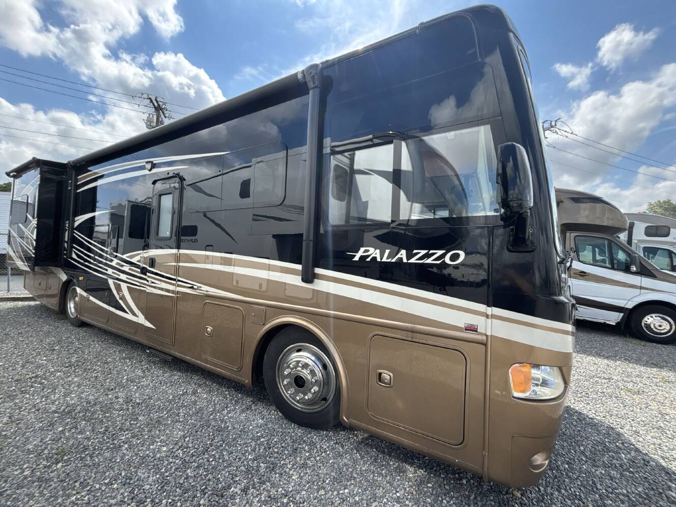 A photo of this 2014 Thor PALAZZO 33.3