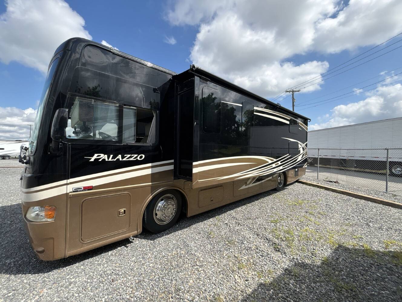 A photo of this 2014 Thor PALAZZO 33.3