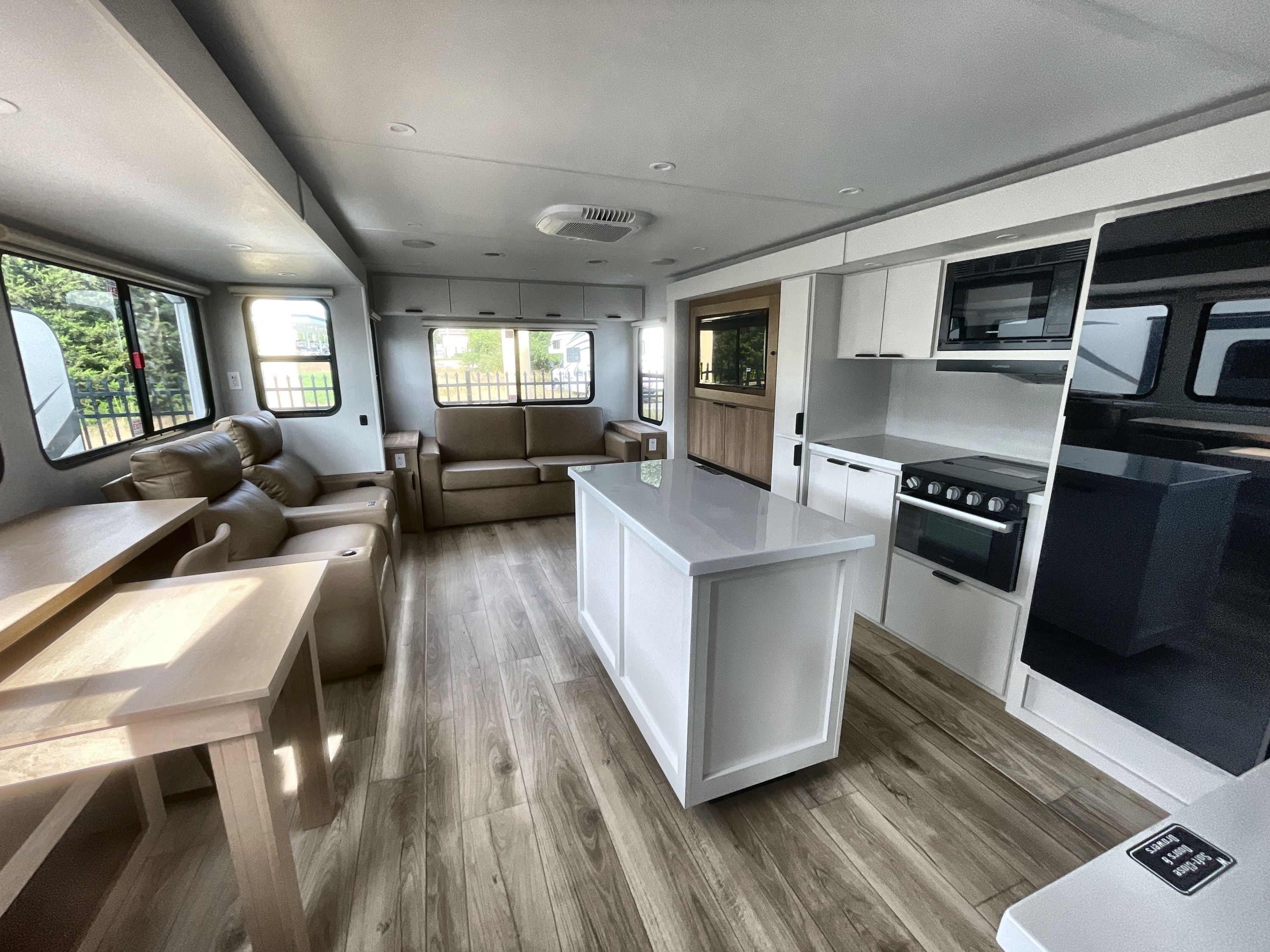 2027 Winnebago THRIVE 29RLO in berkley MA