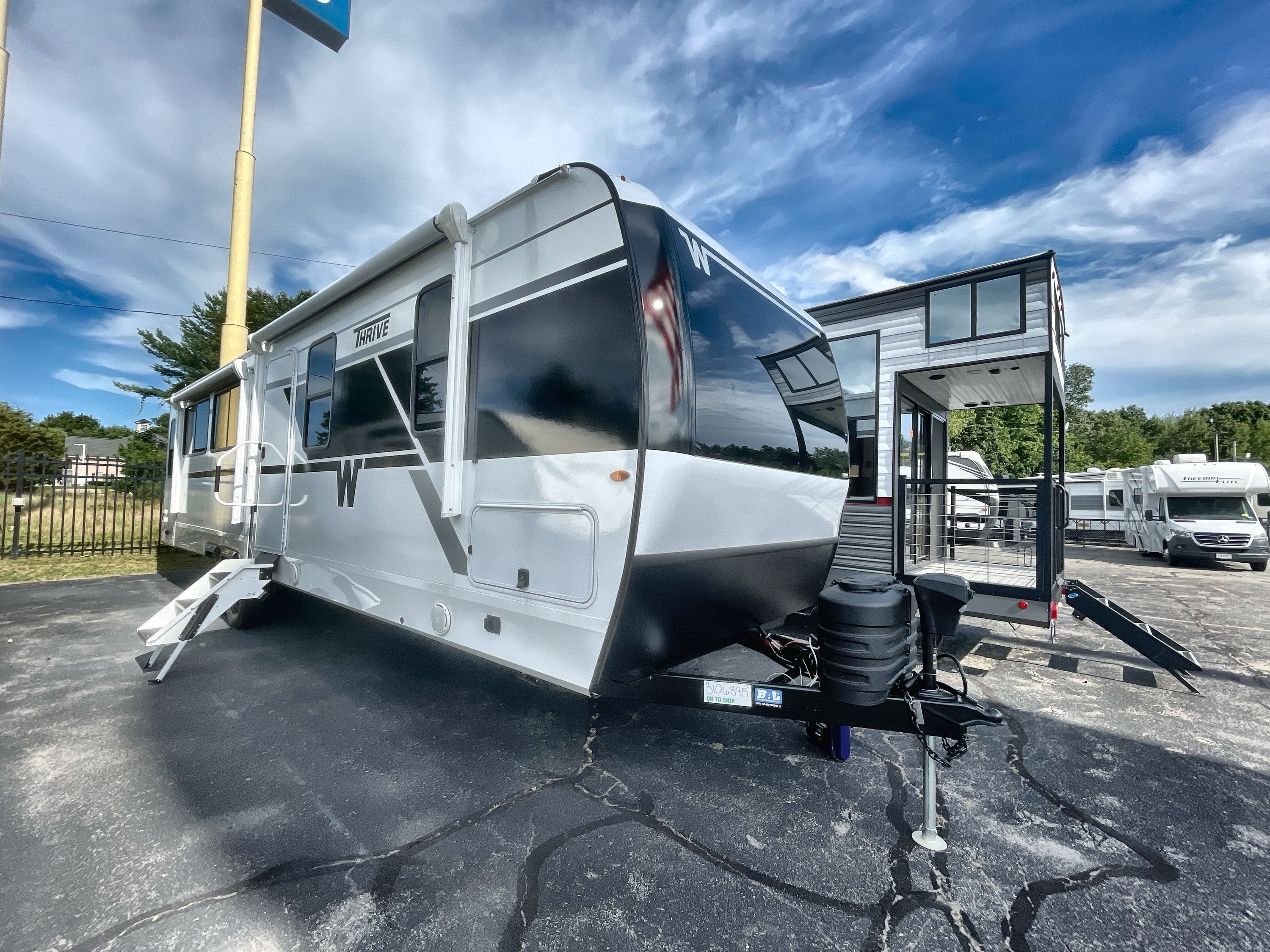 2027 Winnebago THRIVE 29RLO in berkley MA