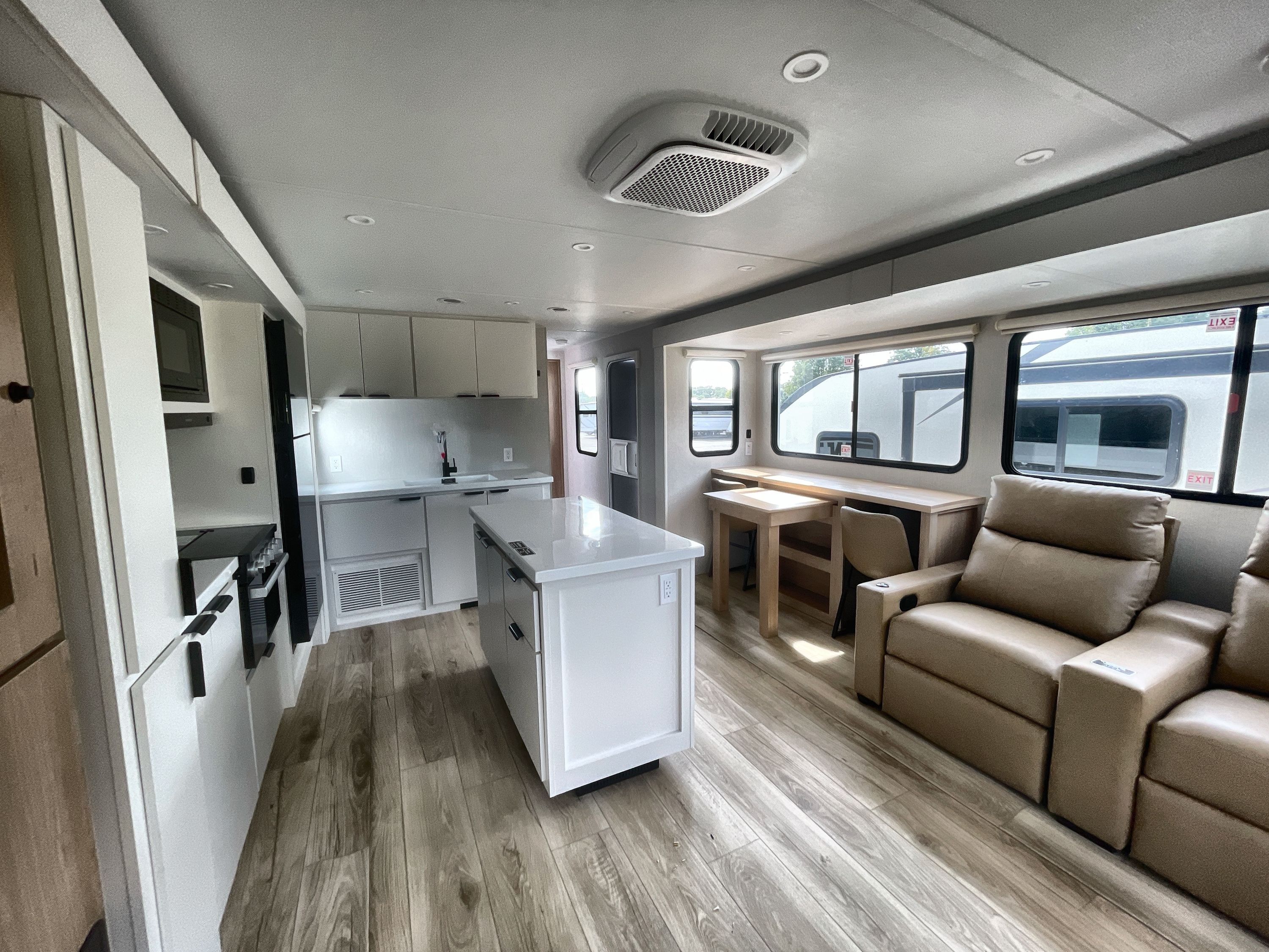 2027 Winnebago THRIVE 29RLO in berkley MA