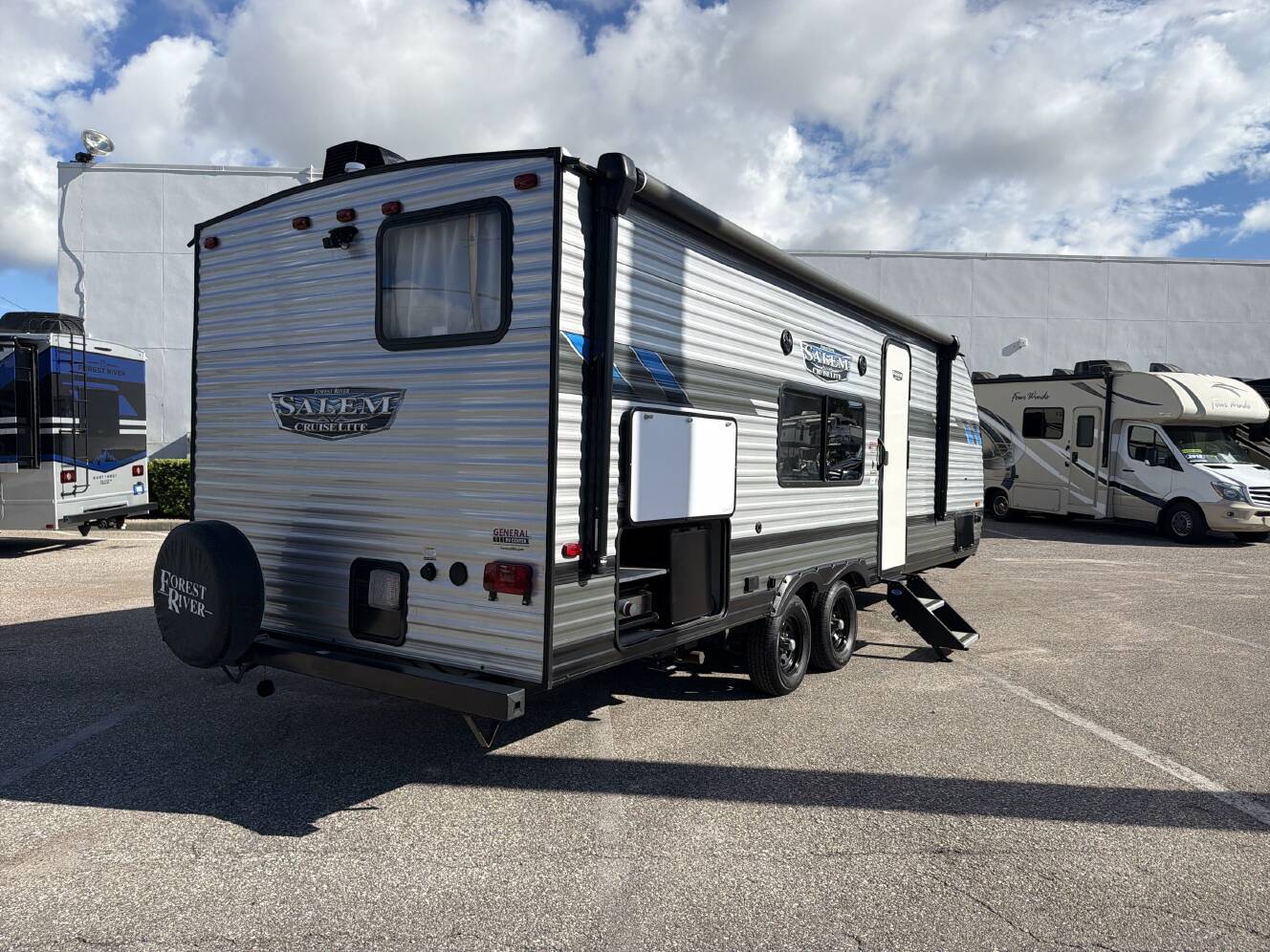 A photo of this 2021 Forest River SALEM CRUISE LITE 261BHXL