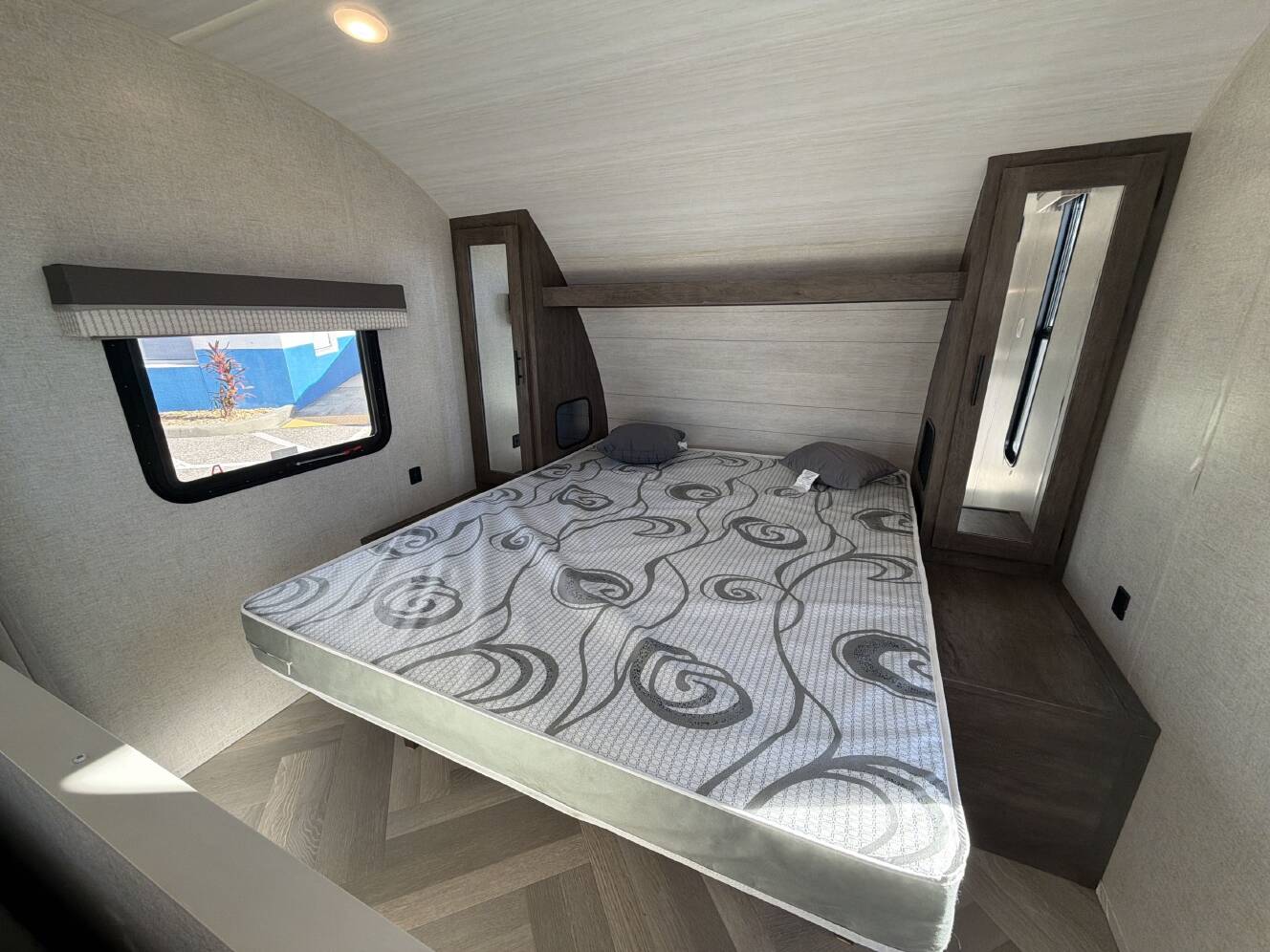 A photo of this 2021 Forest River SALEM CRUISE LITE 261BHXL