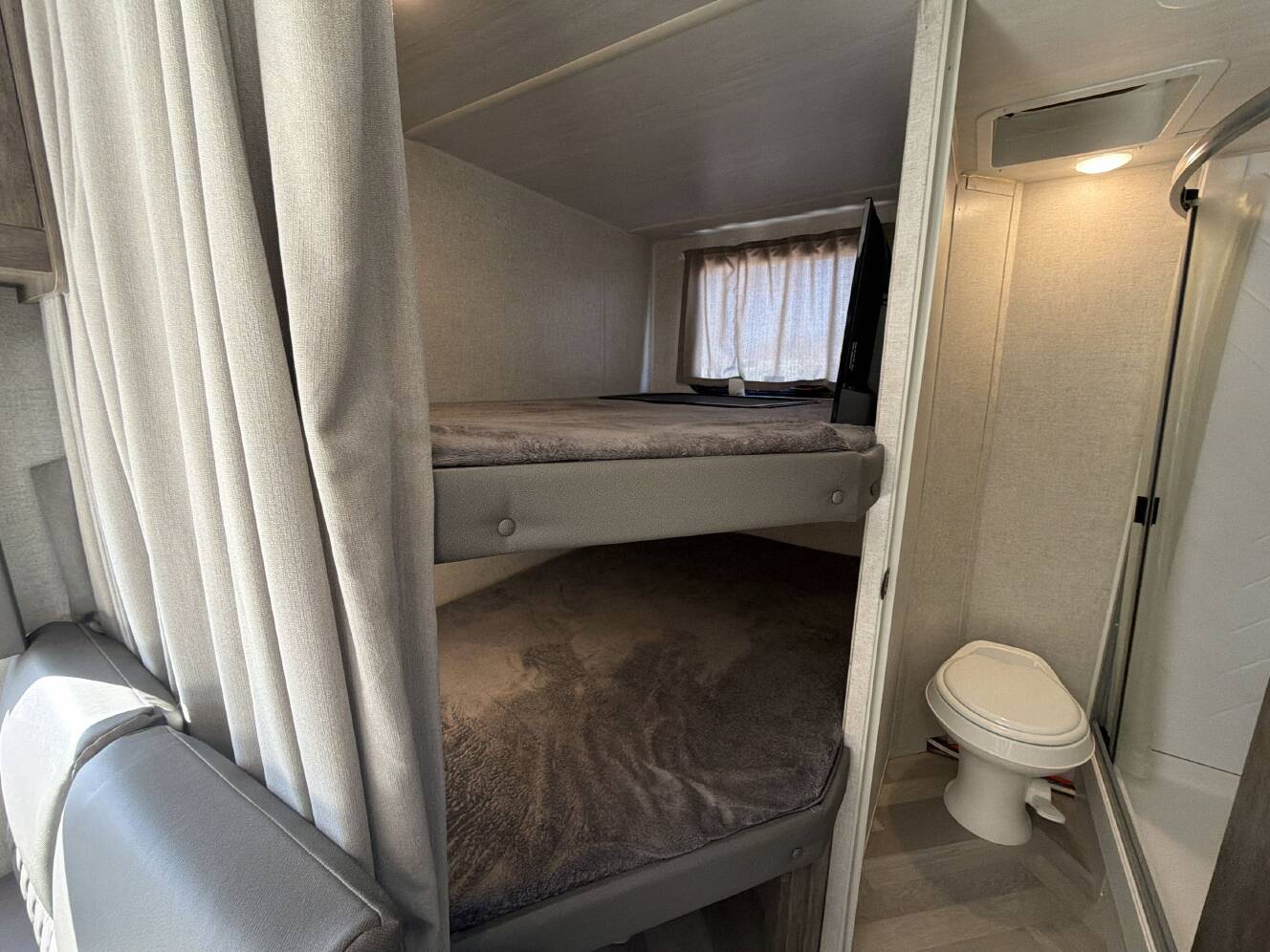 A photo of this 2021 Forest River SALEM CRUISE LITE 261BHXL