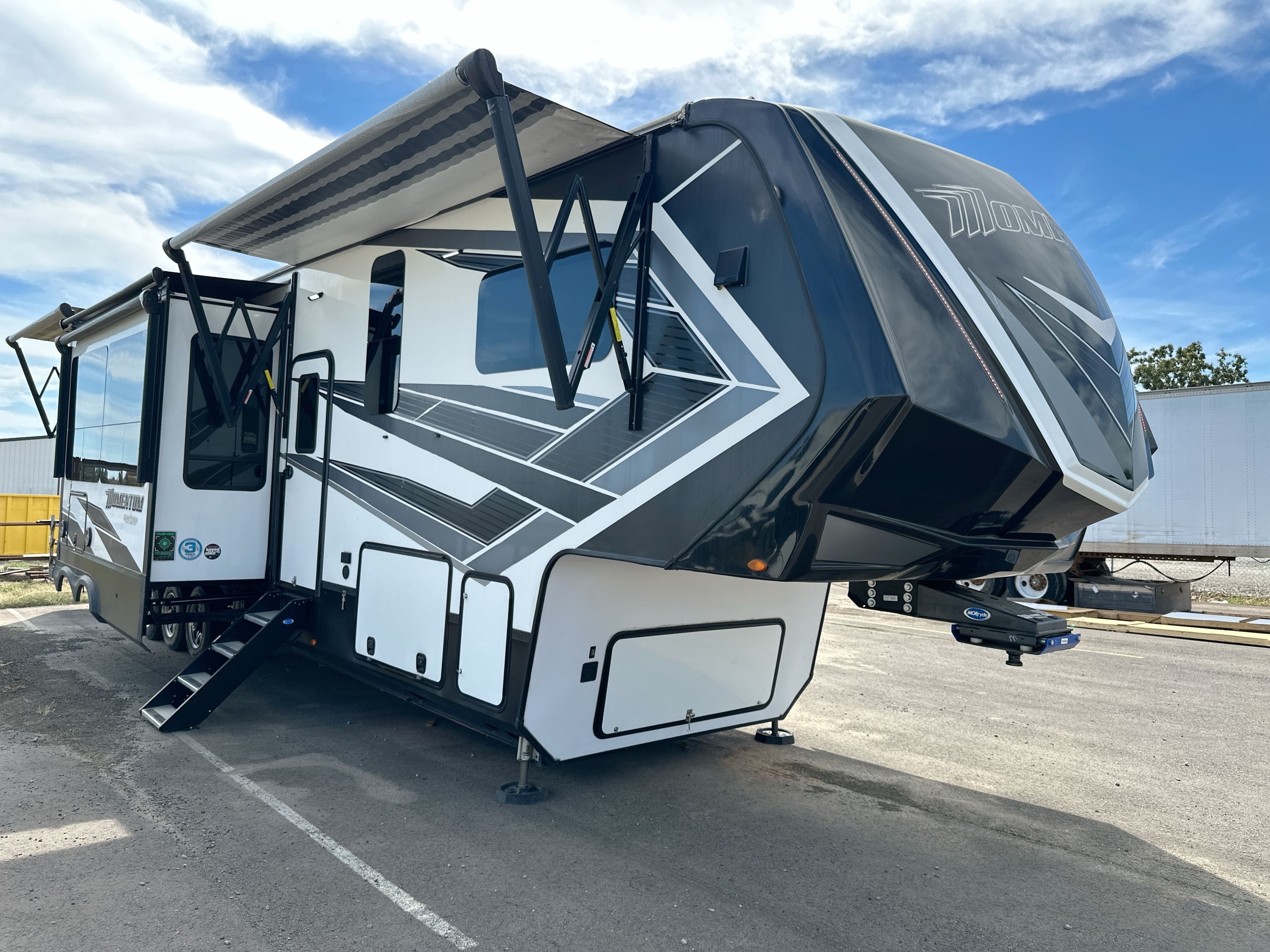 2021 Grand Design MOMENTUM 397TH in poteau OK