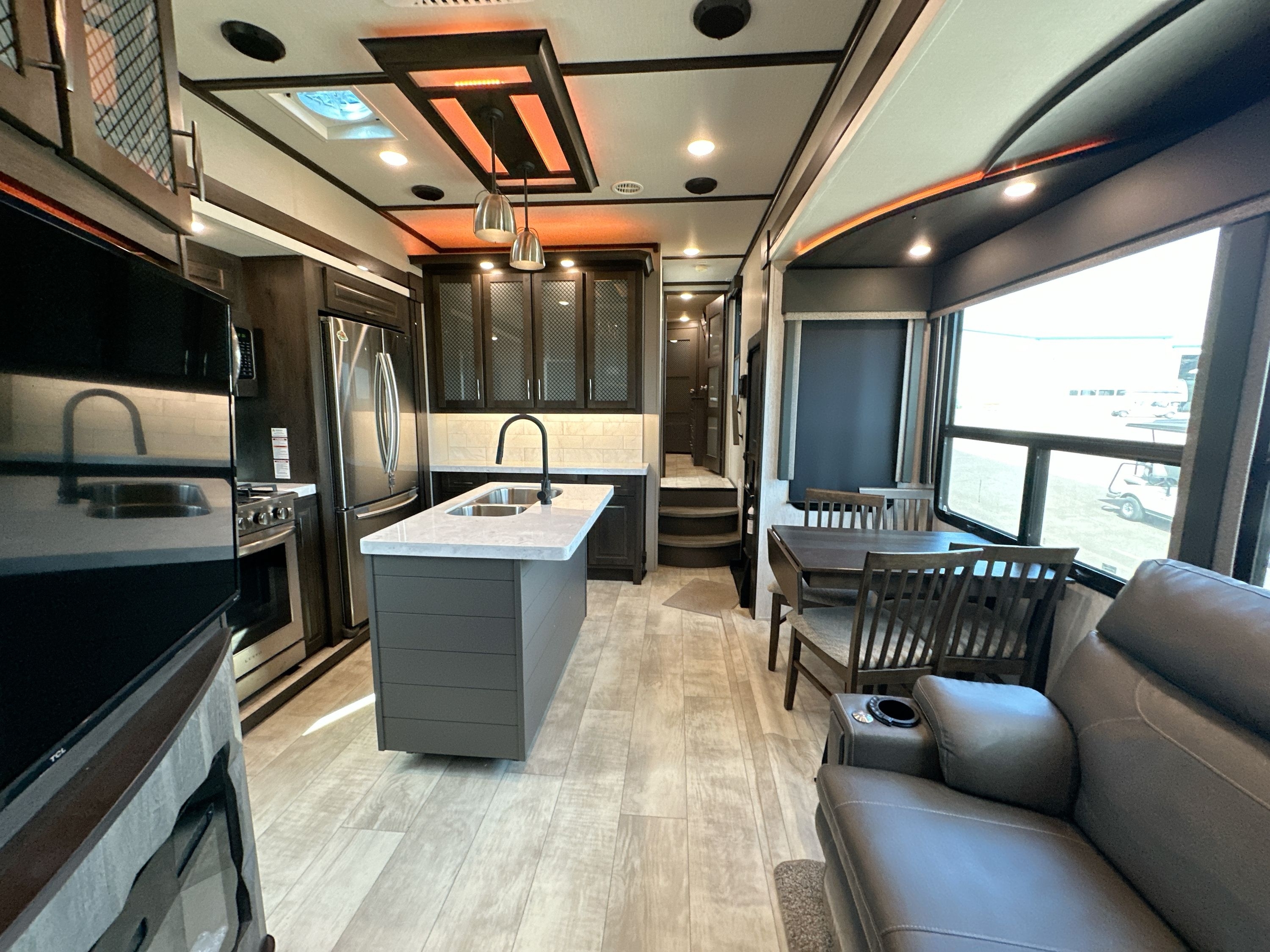 2021 Grand Design MOMENTUM 397TH in poteau OK
