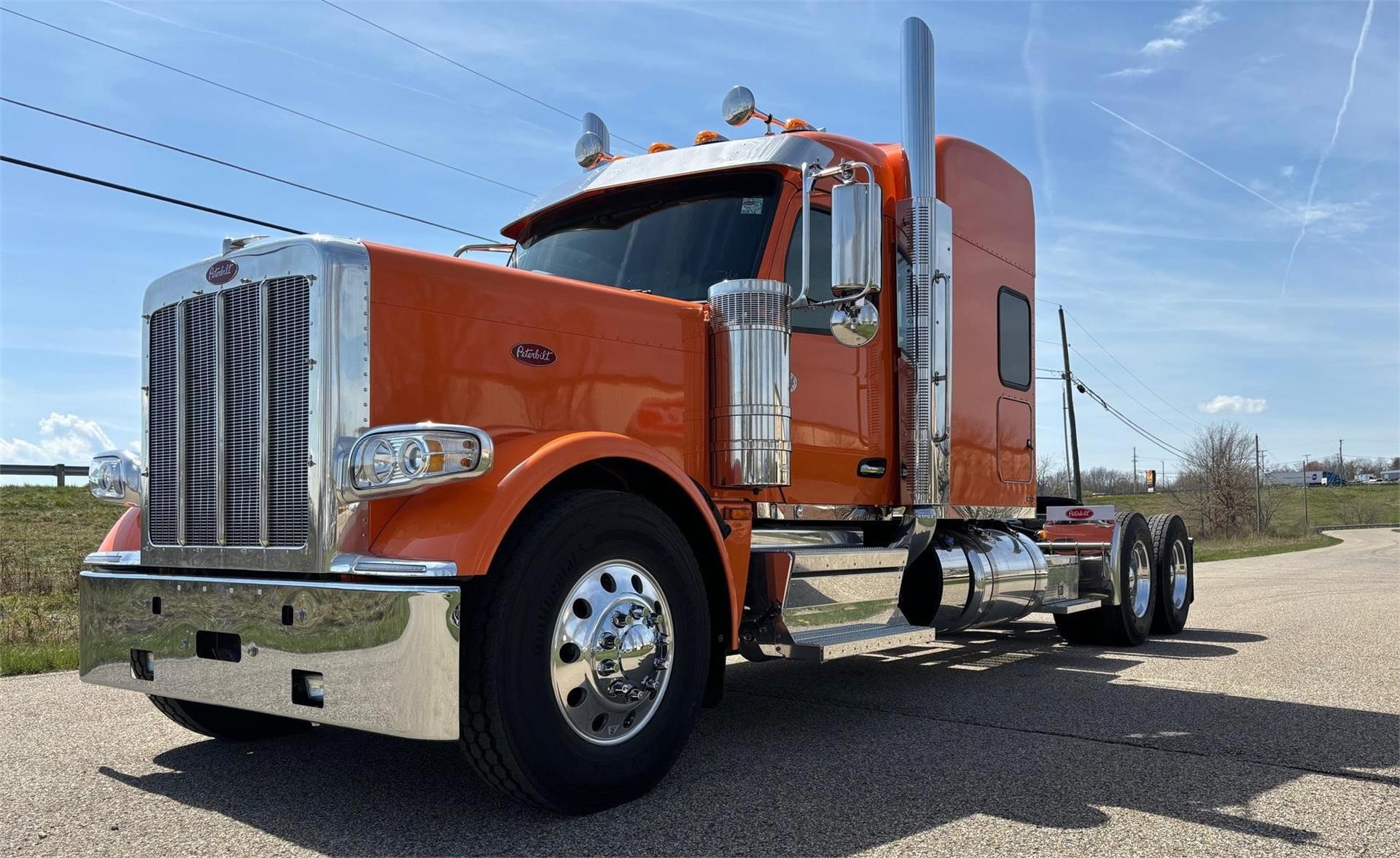 2025 PETERBILT 589 in Zanesville, OH