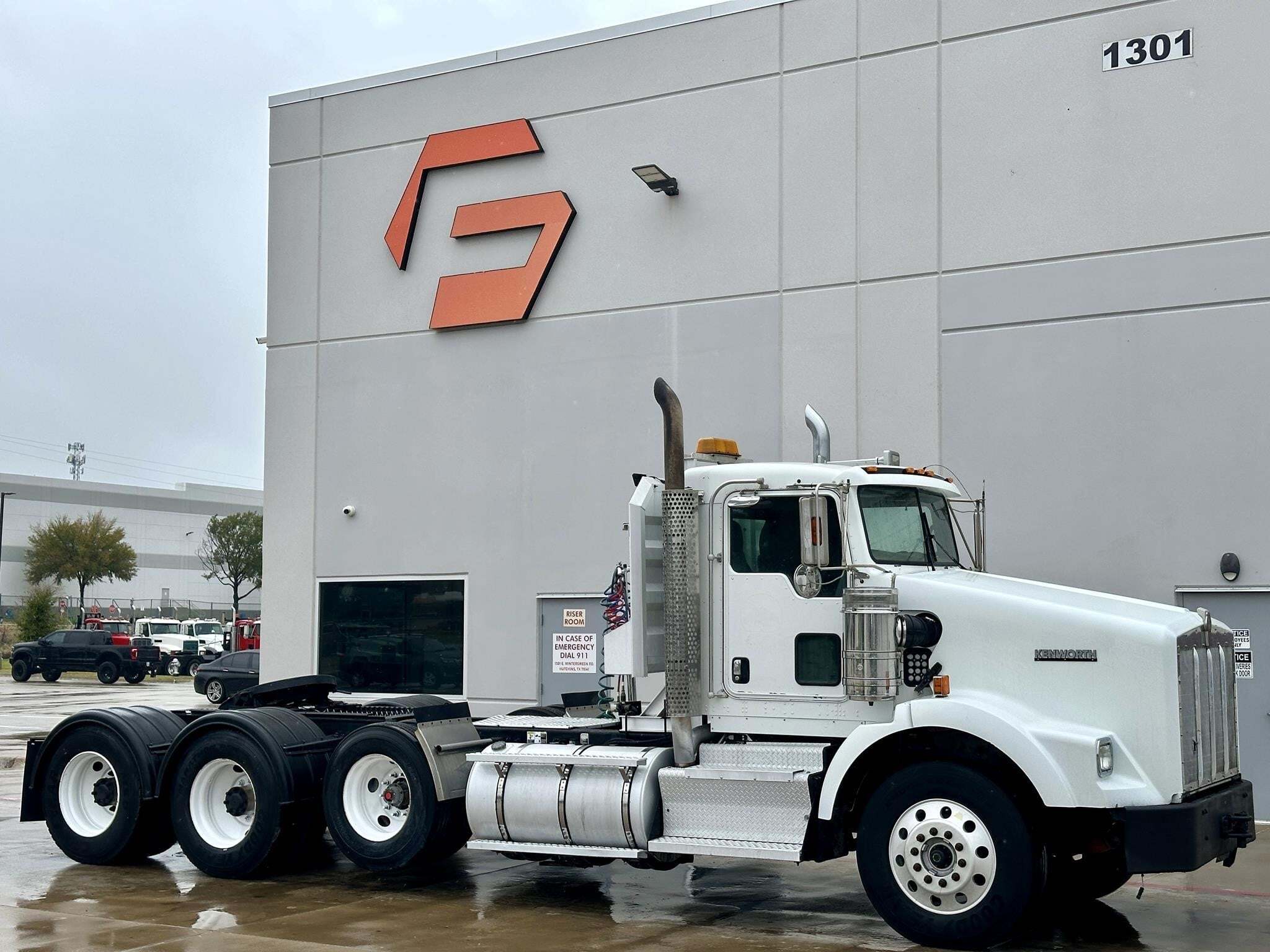 2012 KENWORTH T800 in Hutchins, TX