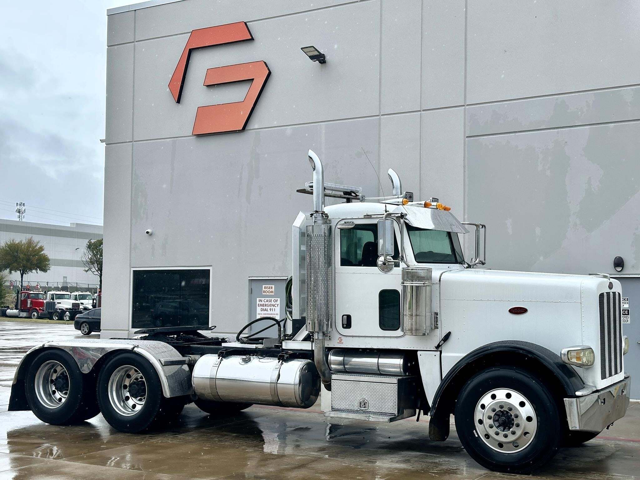 2008 PETERBILT 388 in Hutchins, TX