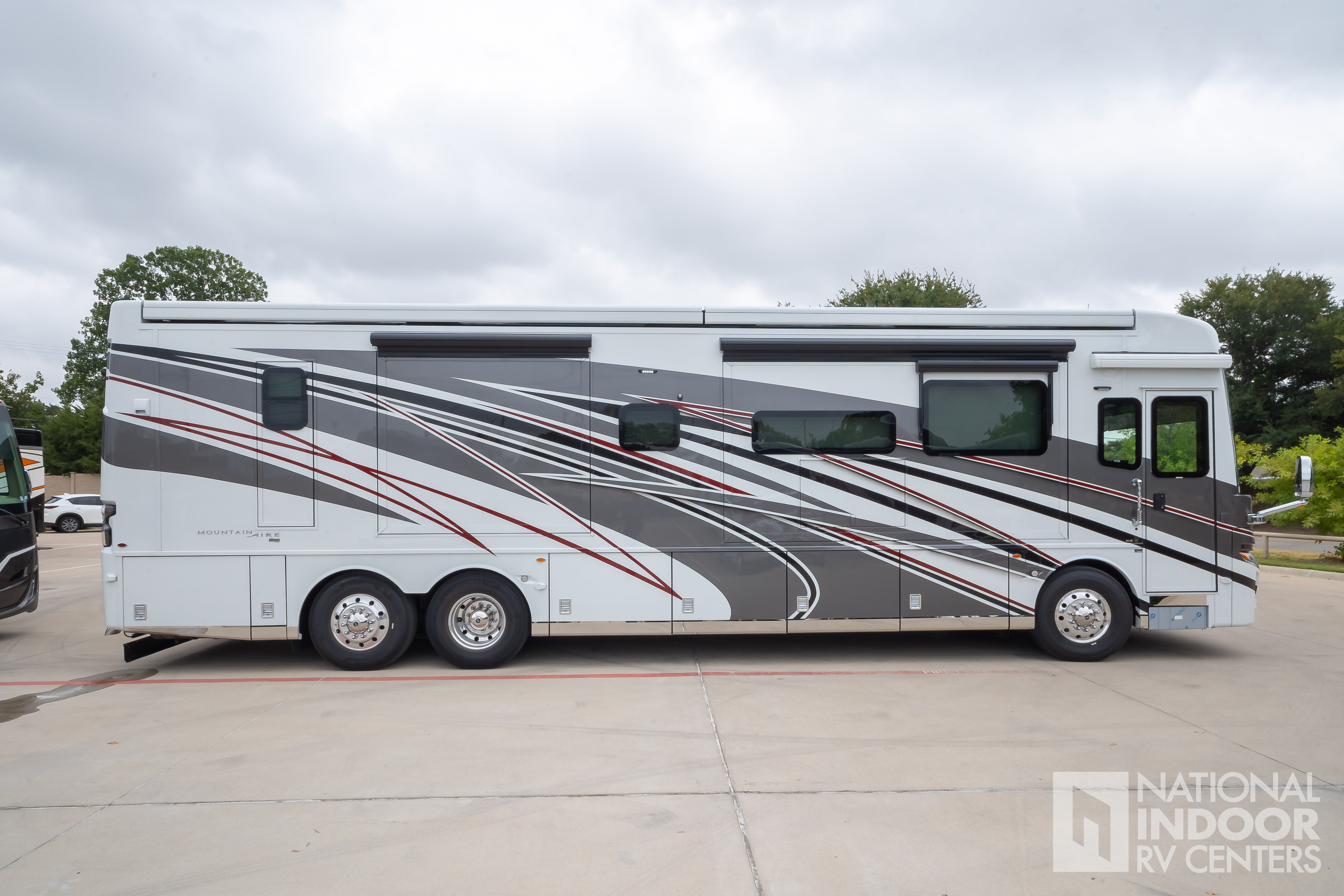 2027 Newmar Mountain Aire 4118 RV