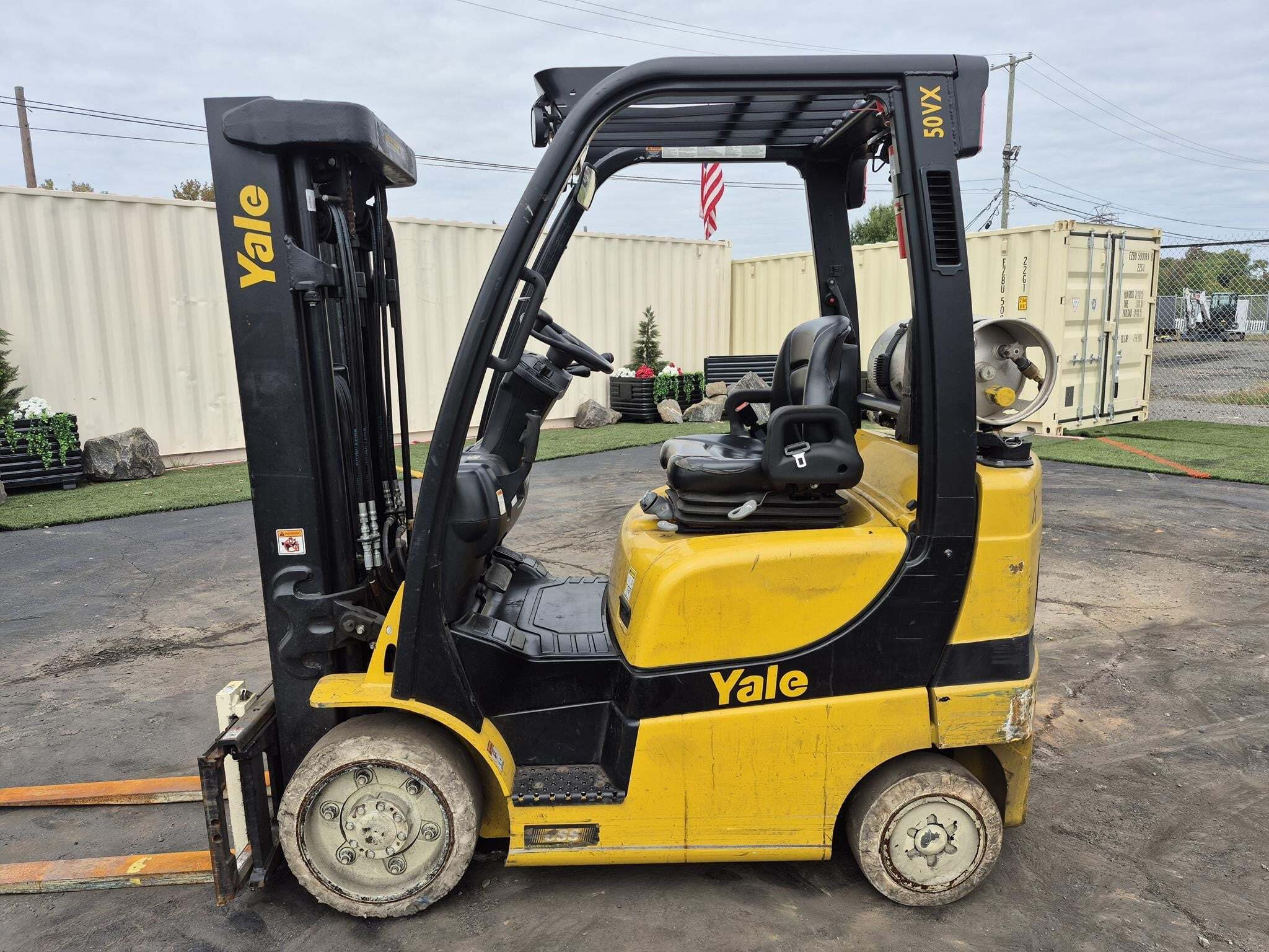 2017 YALE GLC050VX in Essington, PA