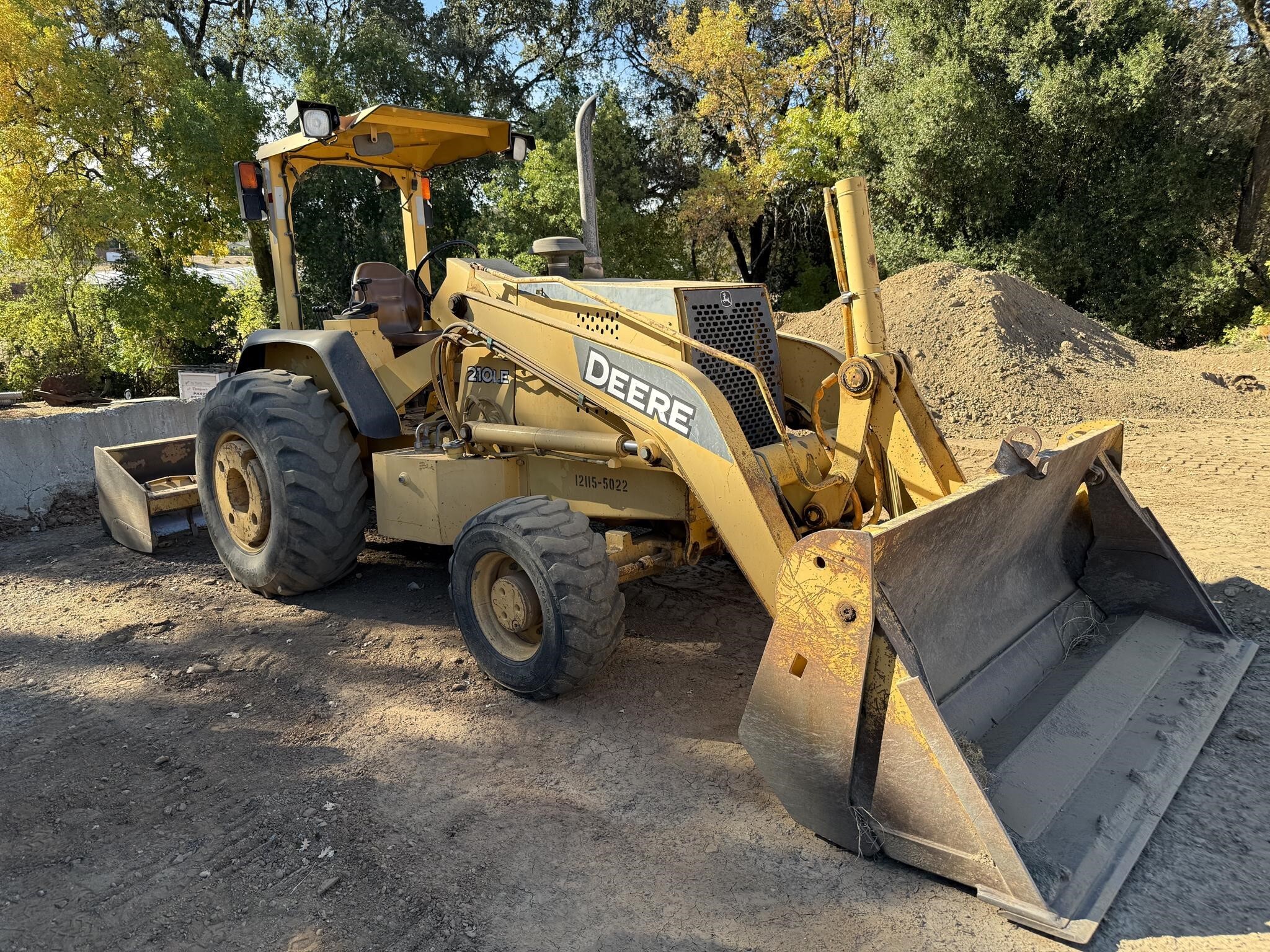 2005 DEERE 210LE in Santa Rosa, CA