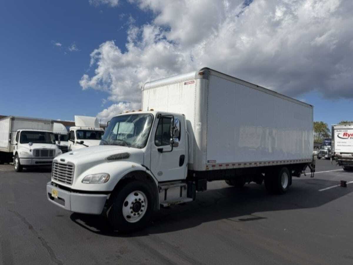 2019 FREIGHTLINER BUSINESS CLASS M2 106 in Farmingdale, NY