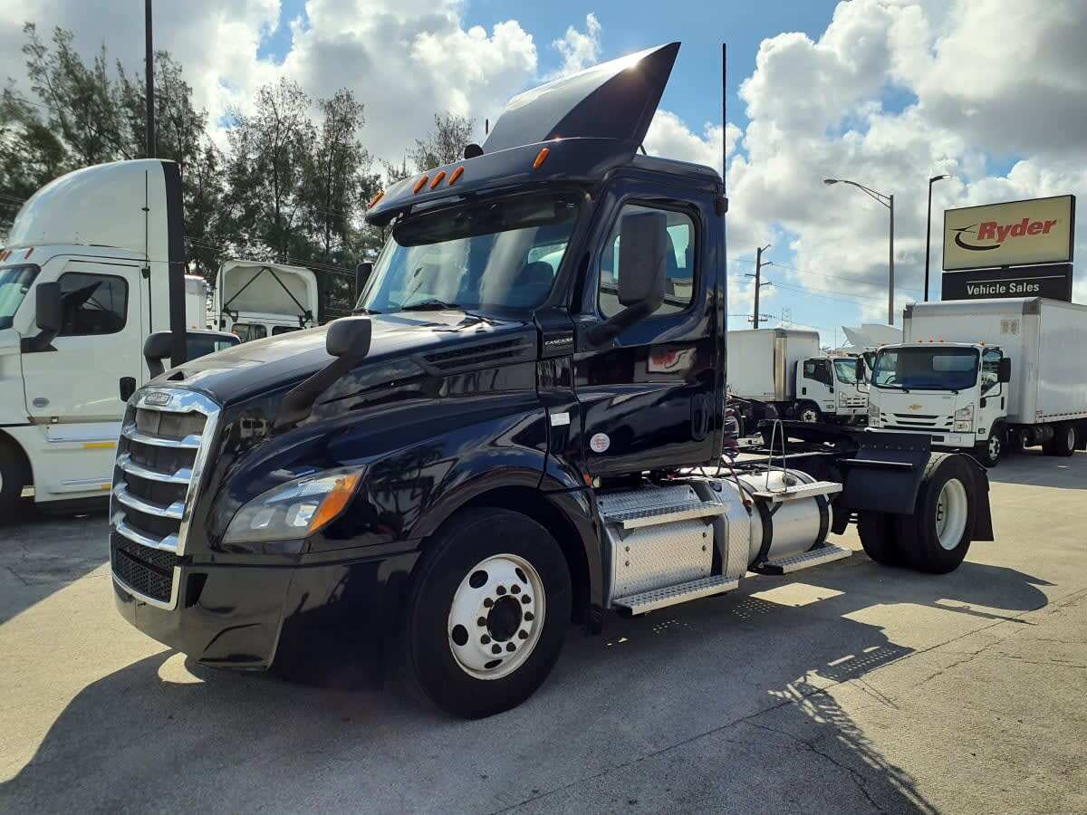 2019 FREIGHTLINER CASCADIA 126 in Miami, FL