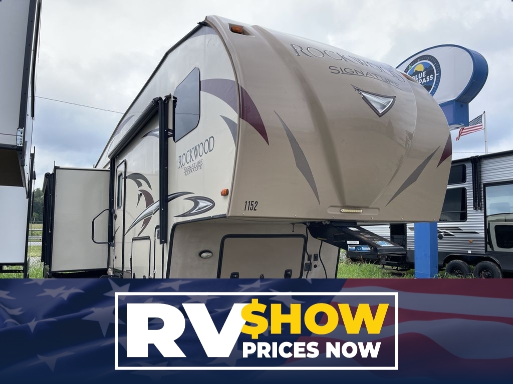 2017 Forest River Rv Rockwood Signature Ultra Lite 8289WS in walcott IA