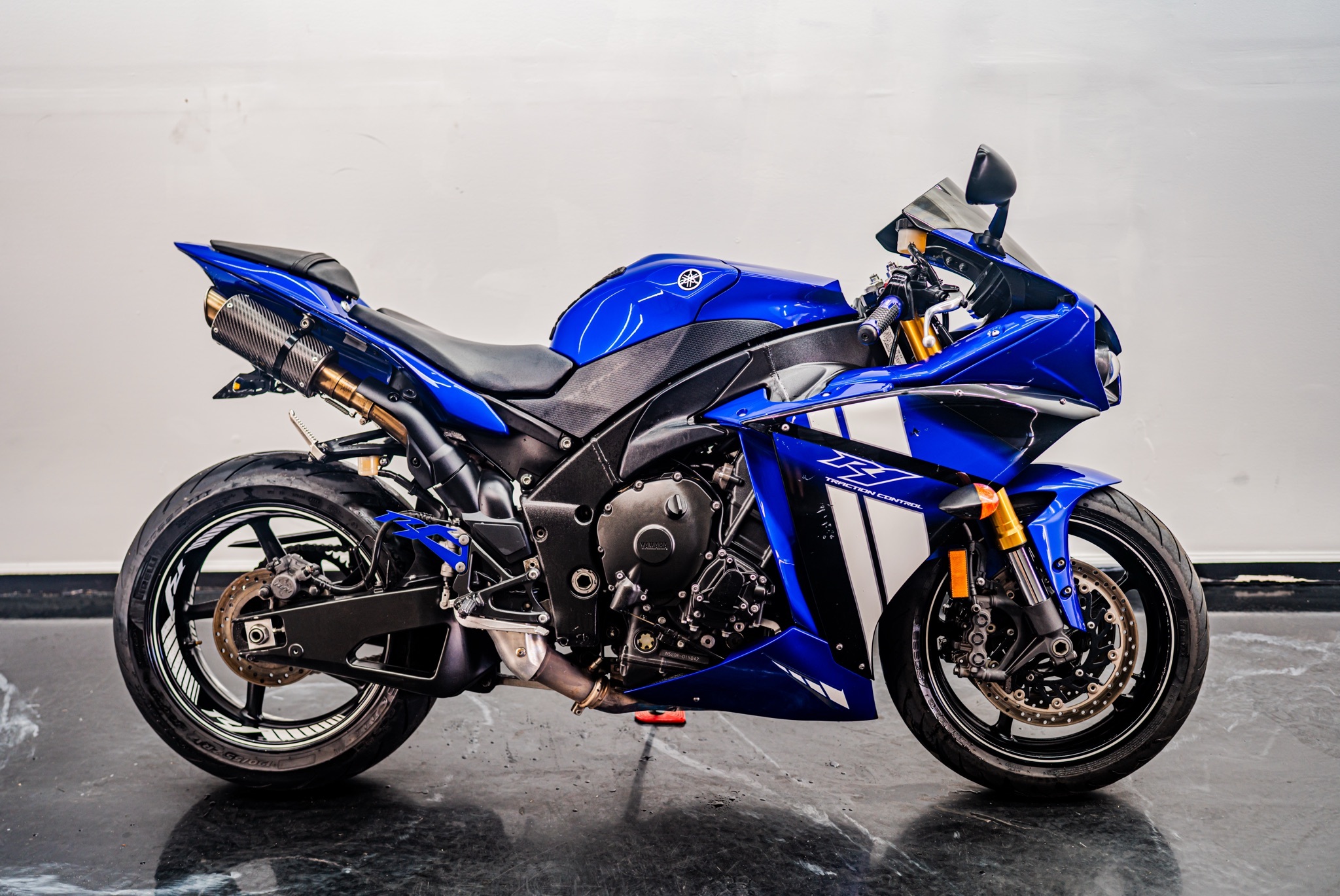 2014 Yamaha YZF-R1 Sportbike motorcycle