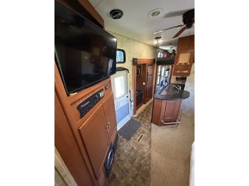 2010 KEYSTONE FUZION 405