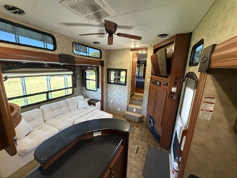 2010 KEYSTONE FUZION 405
