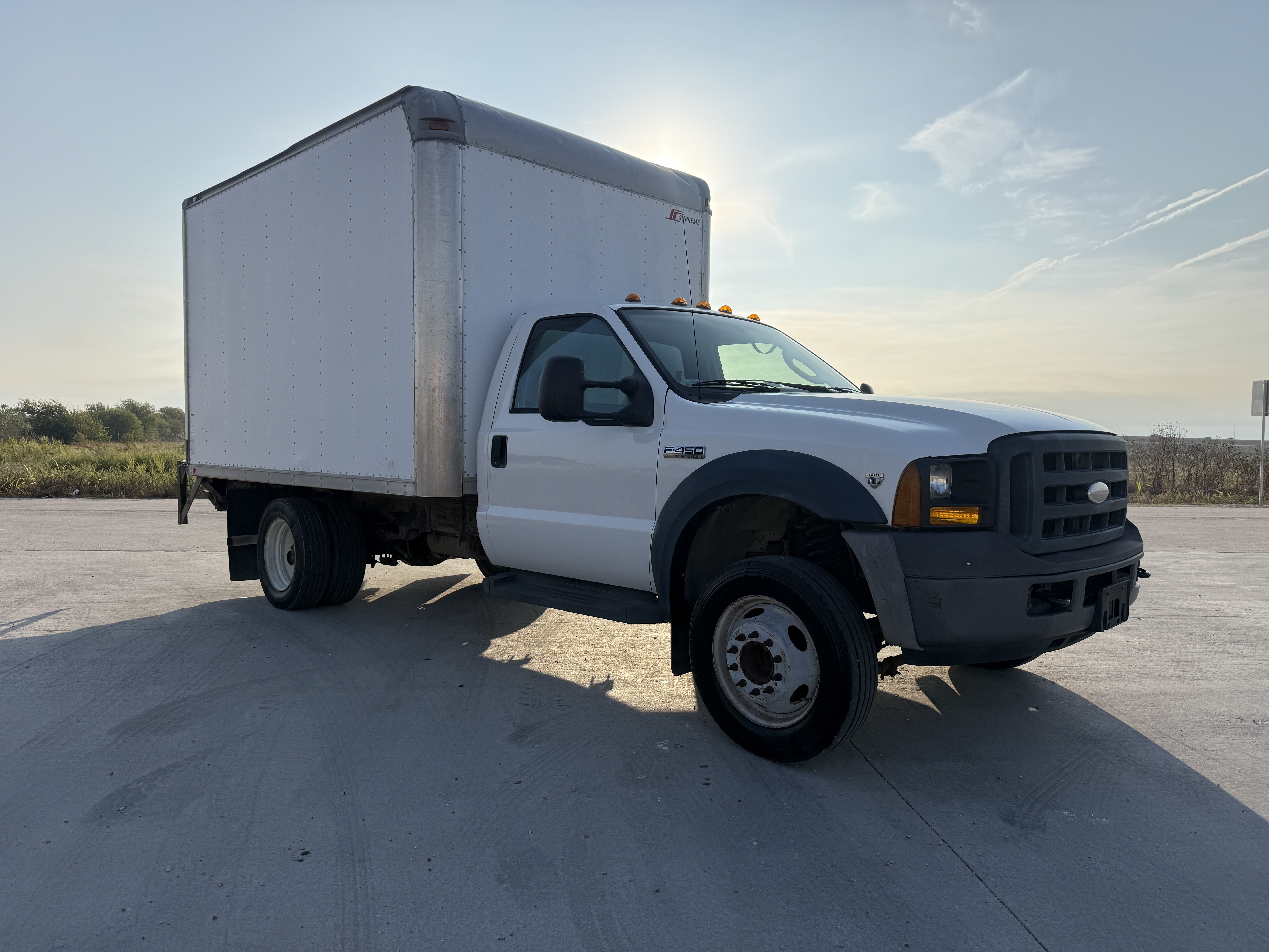 2006 FORD F450 XL in Hutto, TX