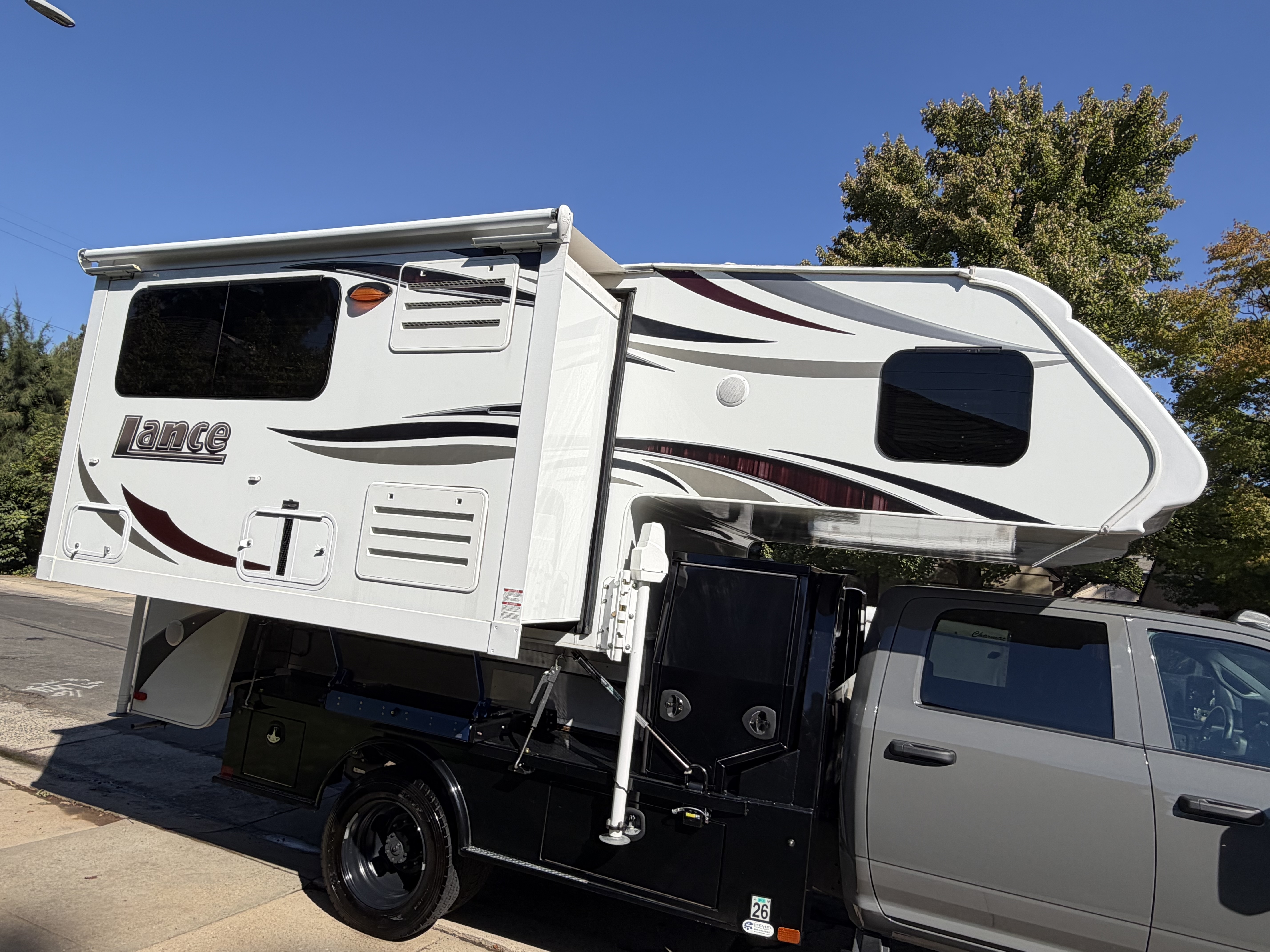 2016 Lance 995 LONG BED RV