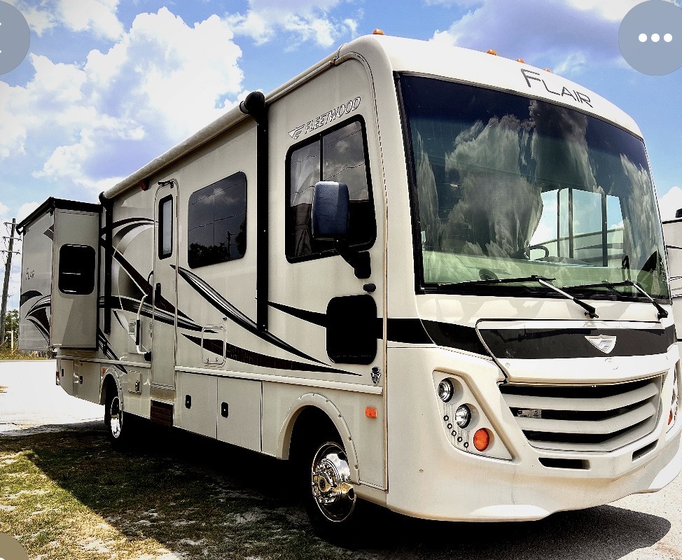 2017 Fleetwood FLAIR 30P RV