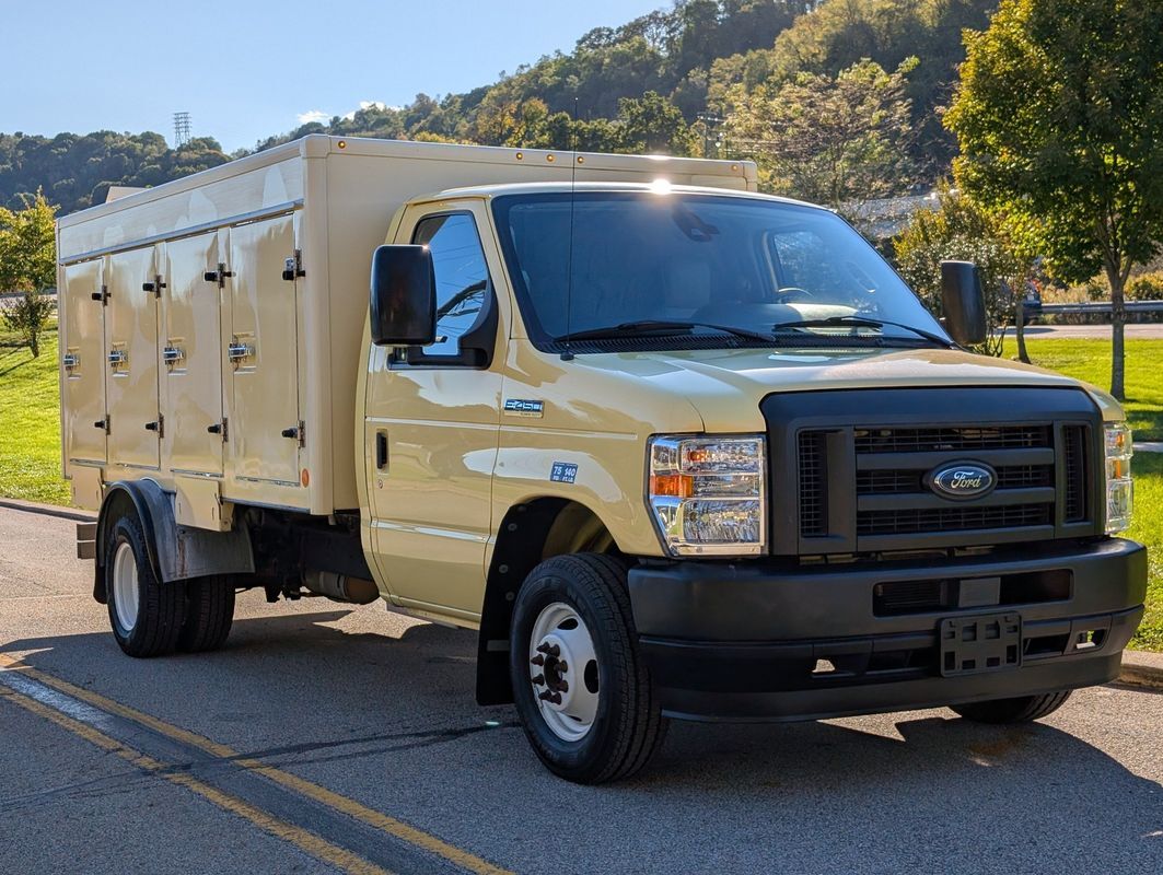 2021 Ford E-450 Cutaway in Freeport, PA